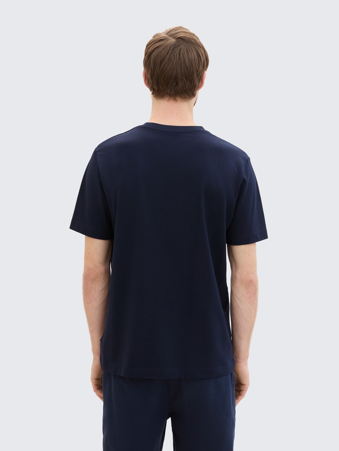 Piqué T-Shirt mit Stretch - sky captain blue - Auschnitt Model-Rückansicht