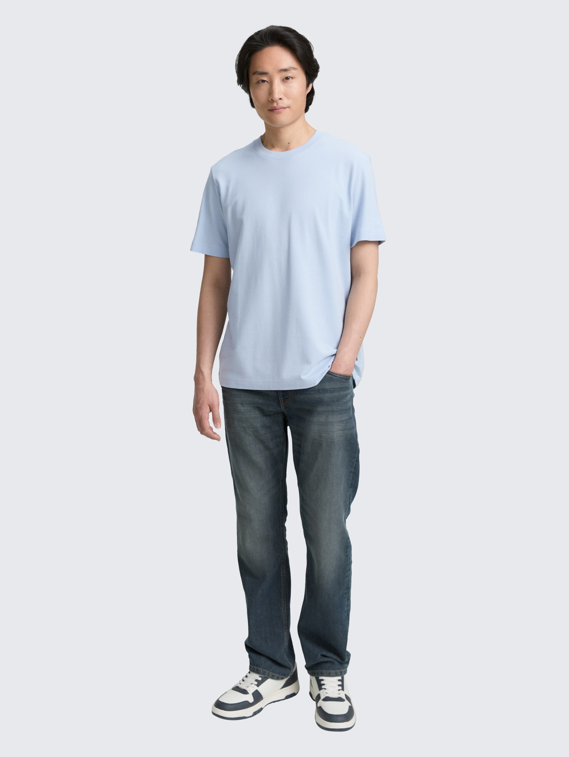 Piqué T-Shirt mit Stretch - Light Metal Blue - Model-Vorderansicht