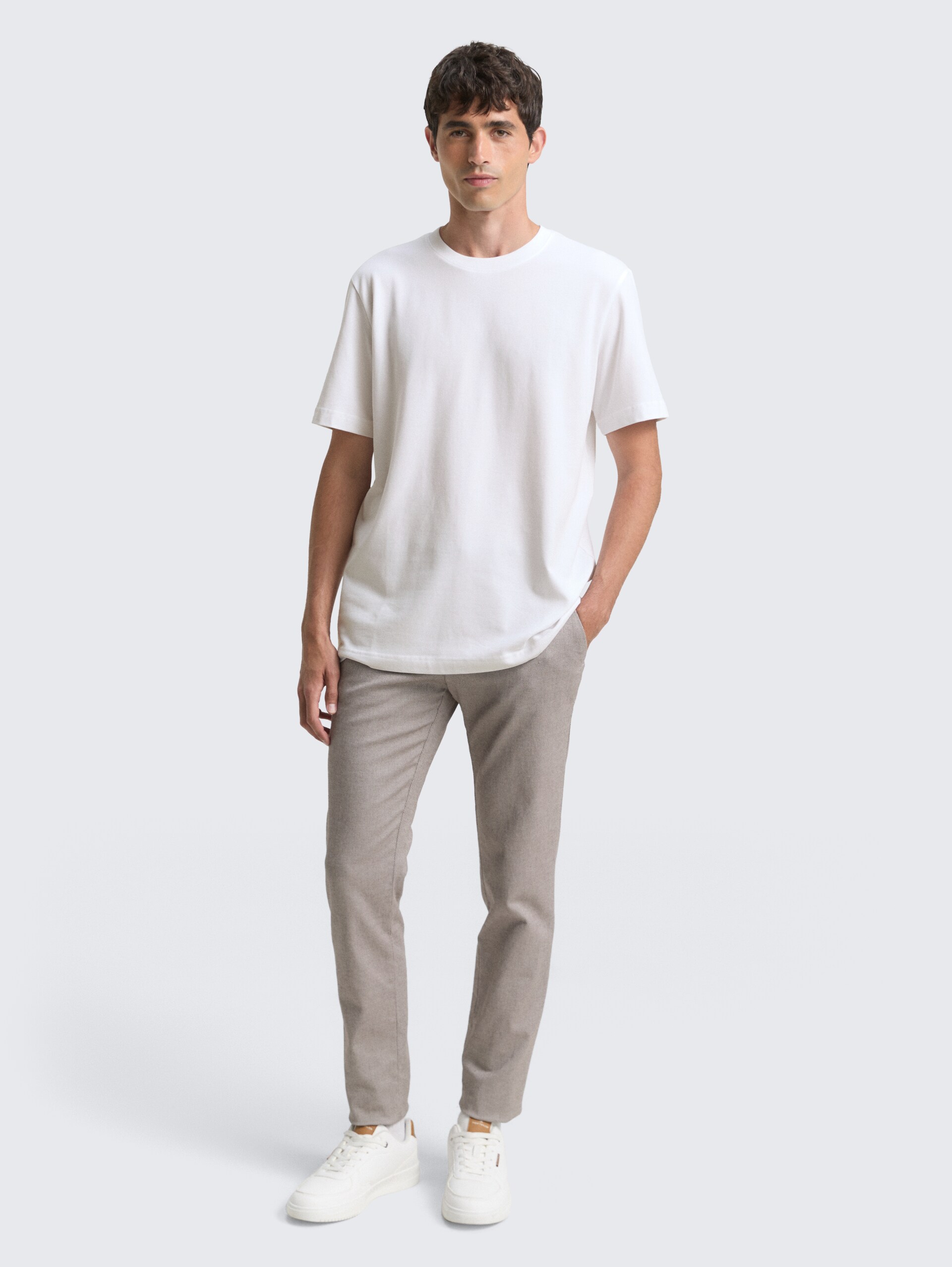 Piqué T-shirt with stretch - White - Model front view