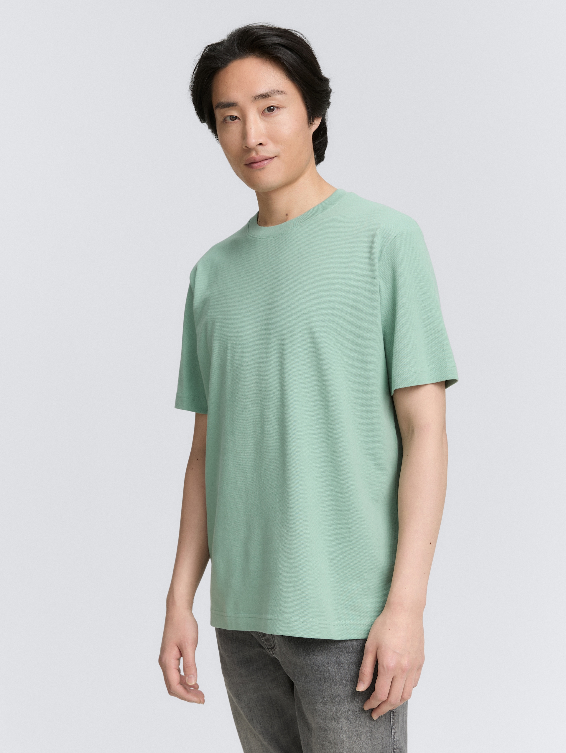 Piqué T-Shirt mit Stretch - dust green - Ausschnitt Model-Vorderansicht