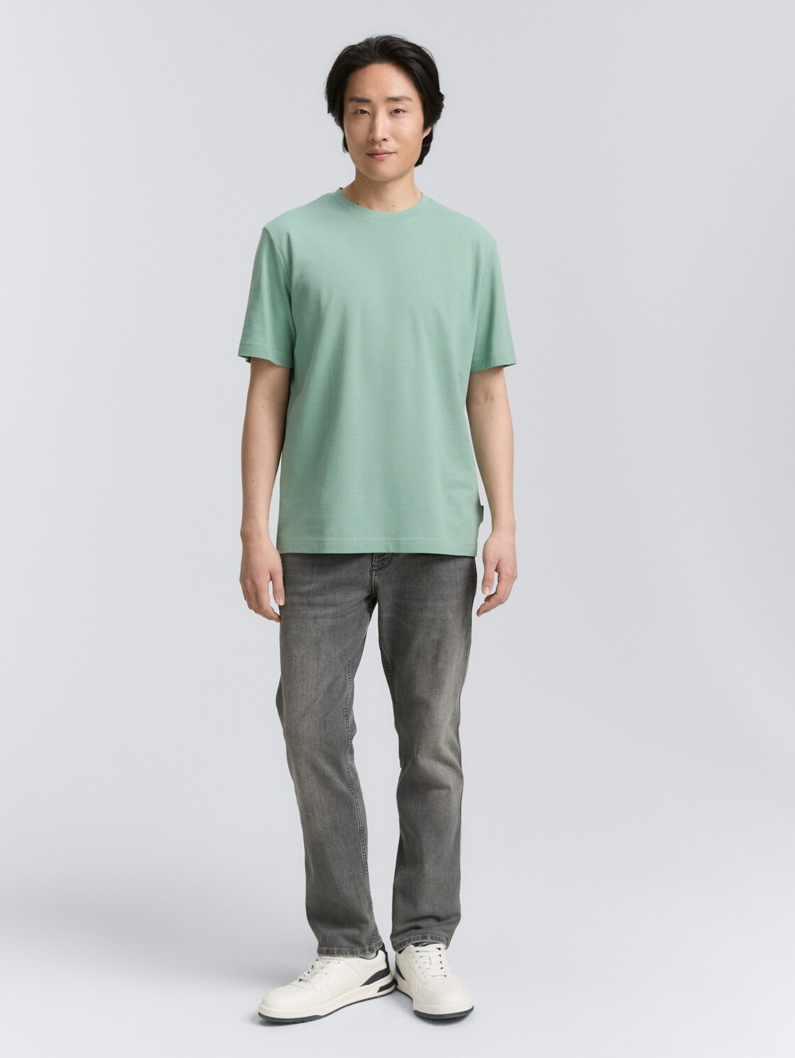 Piqué T-Shirt mit Stretch - dust green - Model-Vorderansicht