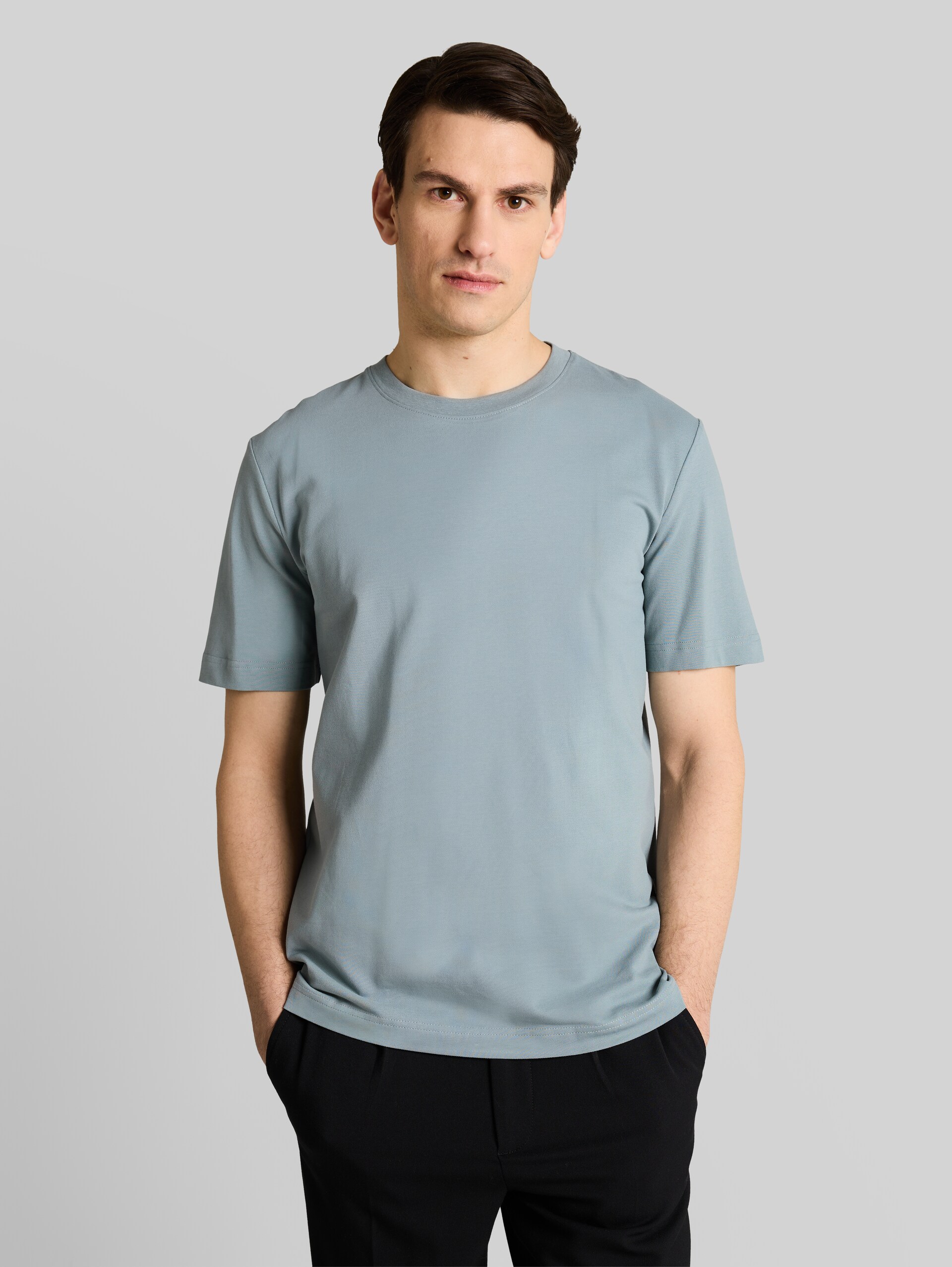 Piqué T-Shirt mit Stretch - grey mint - Ausschnitt Model-Vorderansicht
