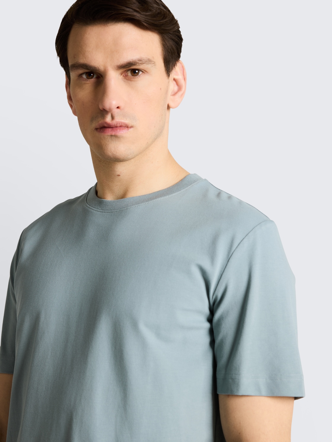 Piqué T-Shirt mit Stretch - grey mint - Detail-Model-Ansicht