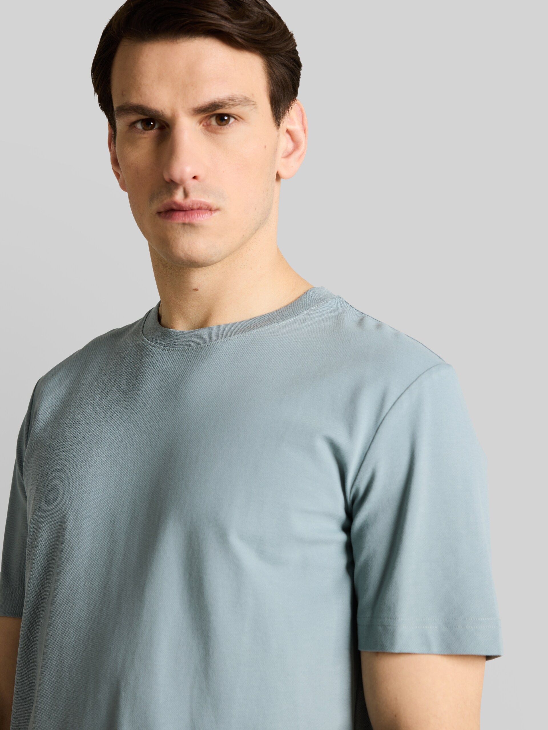 Piqué T-Shirt mit Stretch - grey mint - Detail-Model-Ansicht
