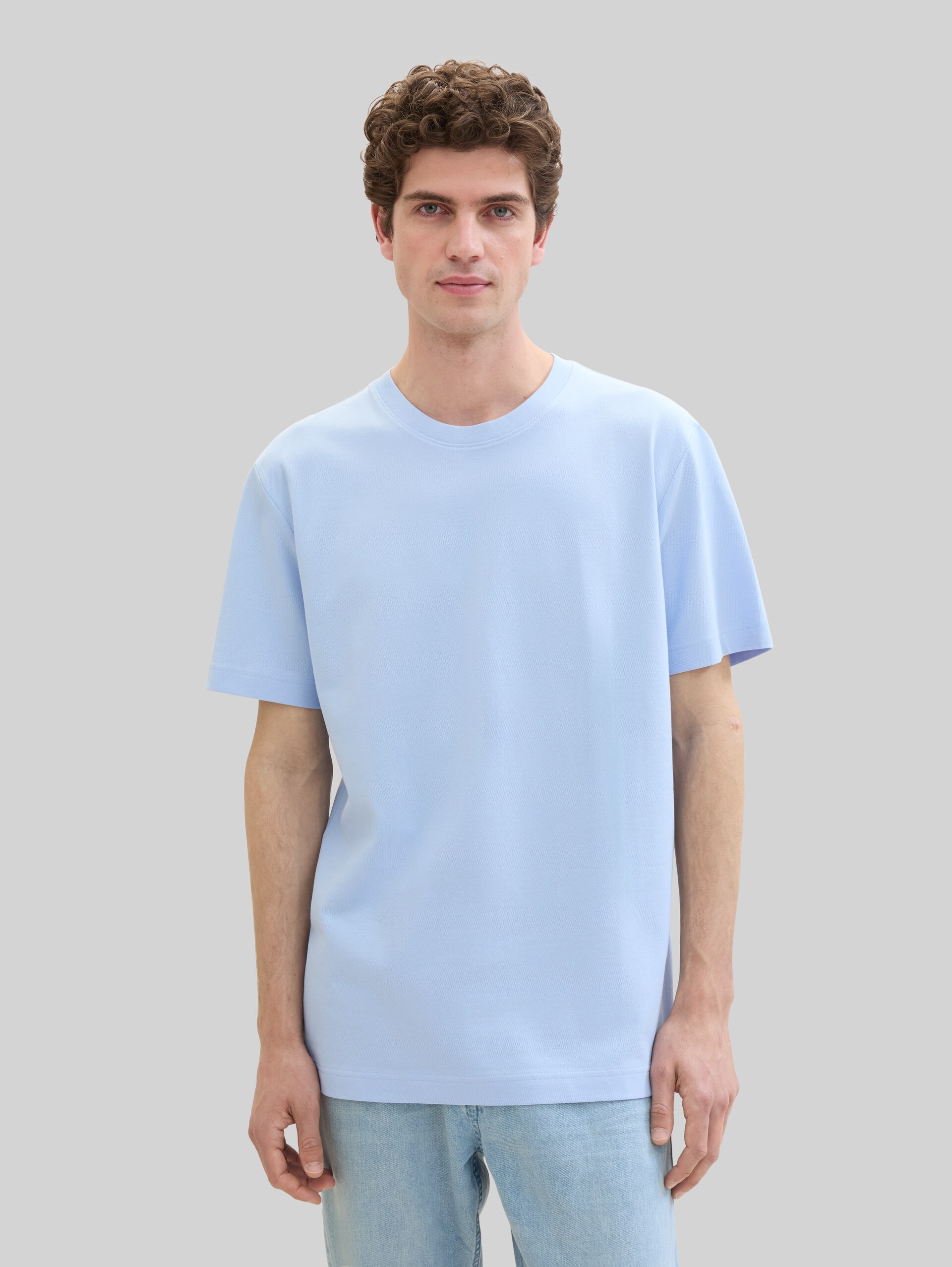 Piqué T-shirt met stretch - windsurf blue - Nek model vooraanzicht
