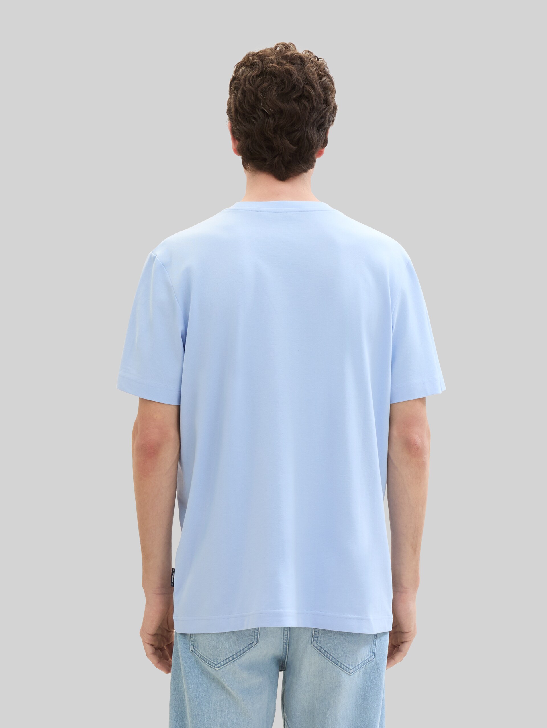Piqué T-shirt met stretch - windsurf blue - Neklijn model-achteraanzicht