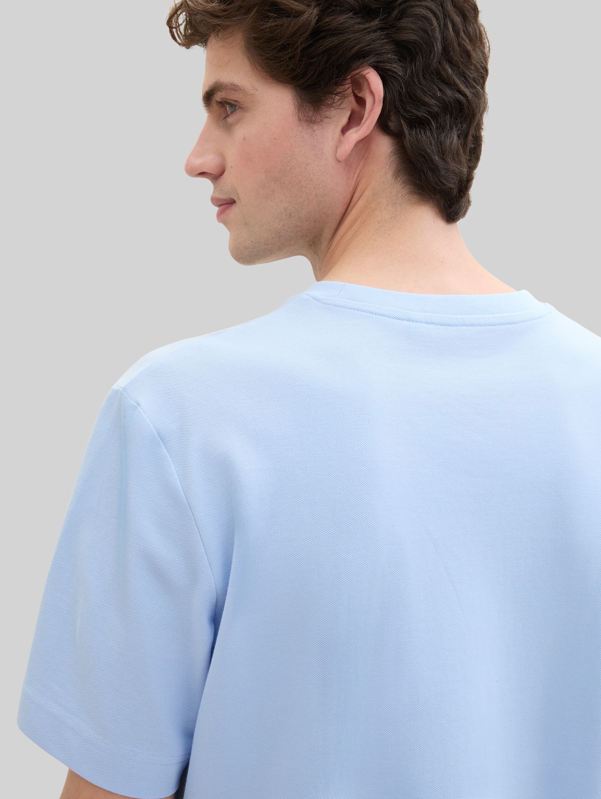 Piqué T-shirt met stretch - windsurf blue - Detailaanzicht model