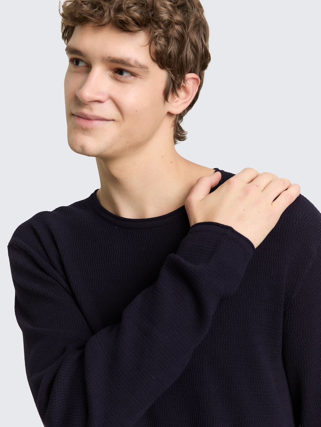 Strickpullover aus Baumwolle - sky captain blue - Detail-Model-Ansicht