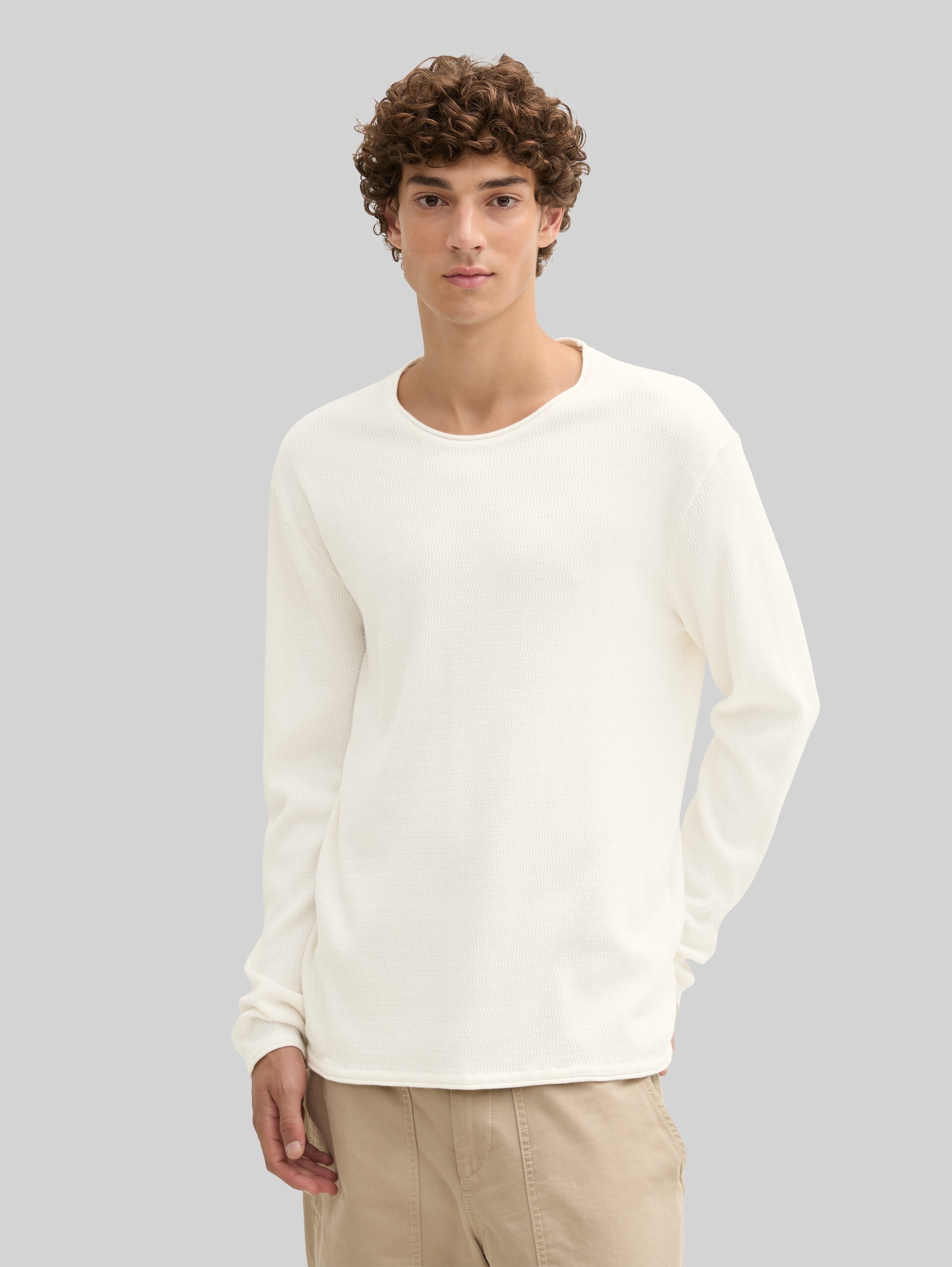 Cotton knit jumper - Wool White - Neckline model front view