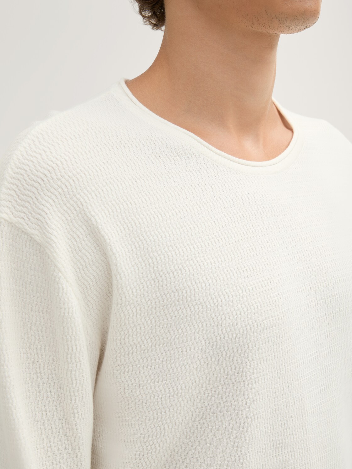 Strickpullover aus Baumwolle - Wool White - Detail-Model-Ansicht