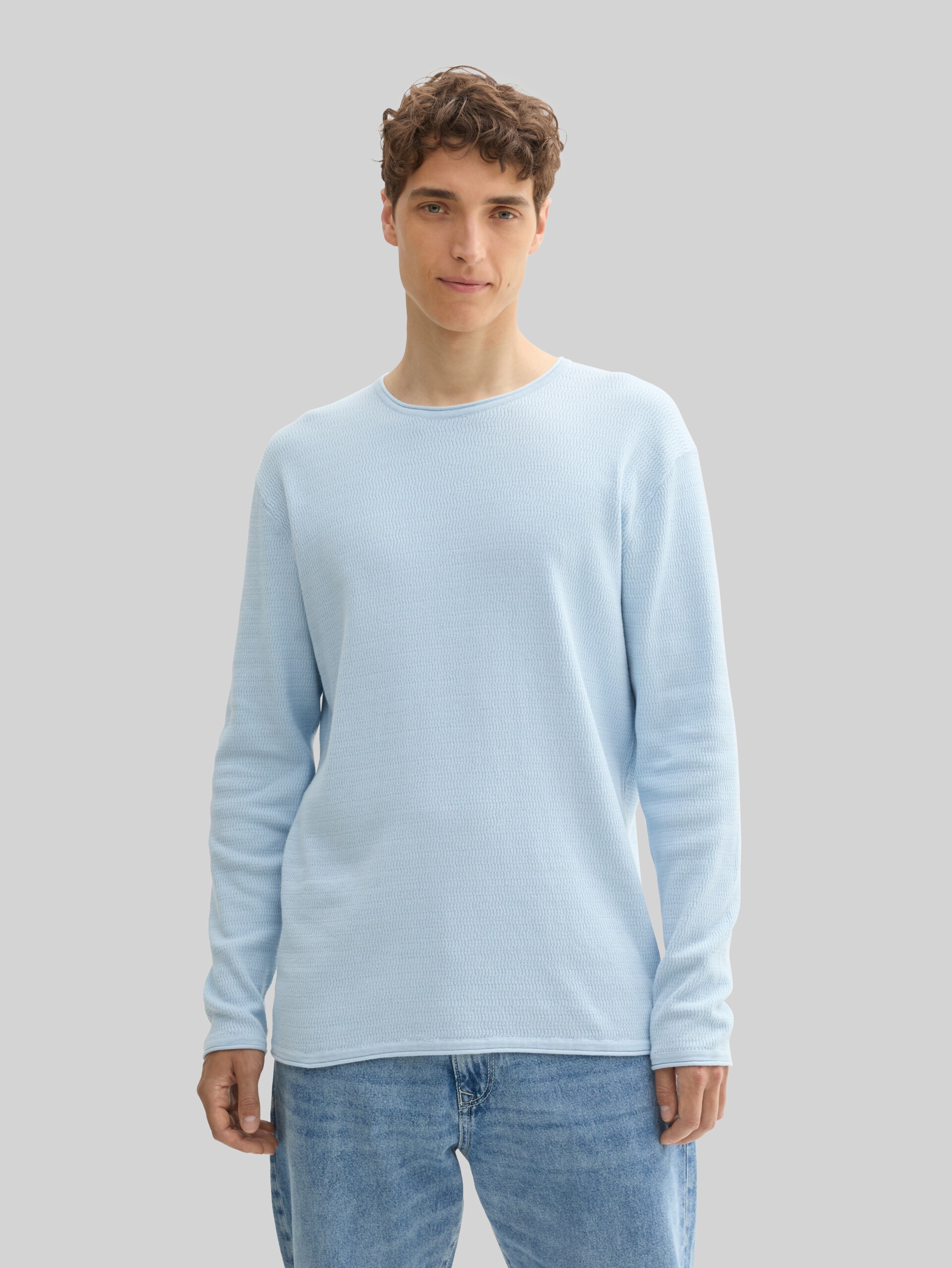 Cotton knit jumper - Light Metal Blue - Neckline model front view