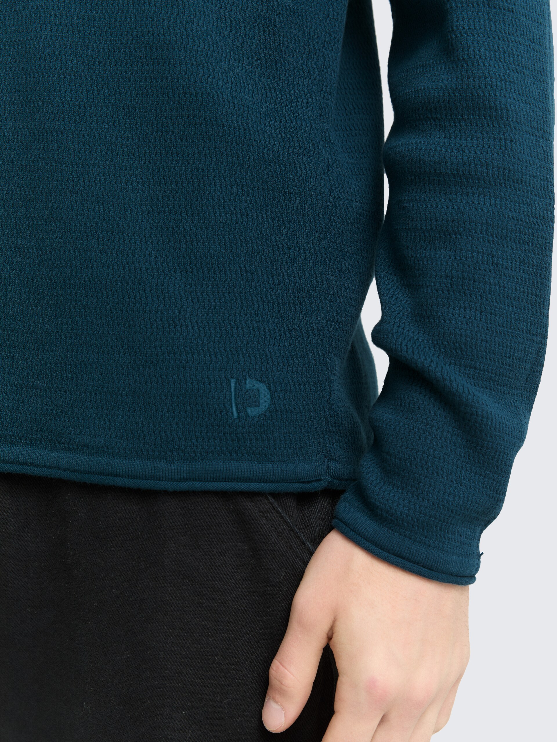 Strickpullover aus Baumwolle - deep pond green - Detail-Model-Ansicht