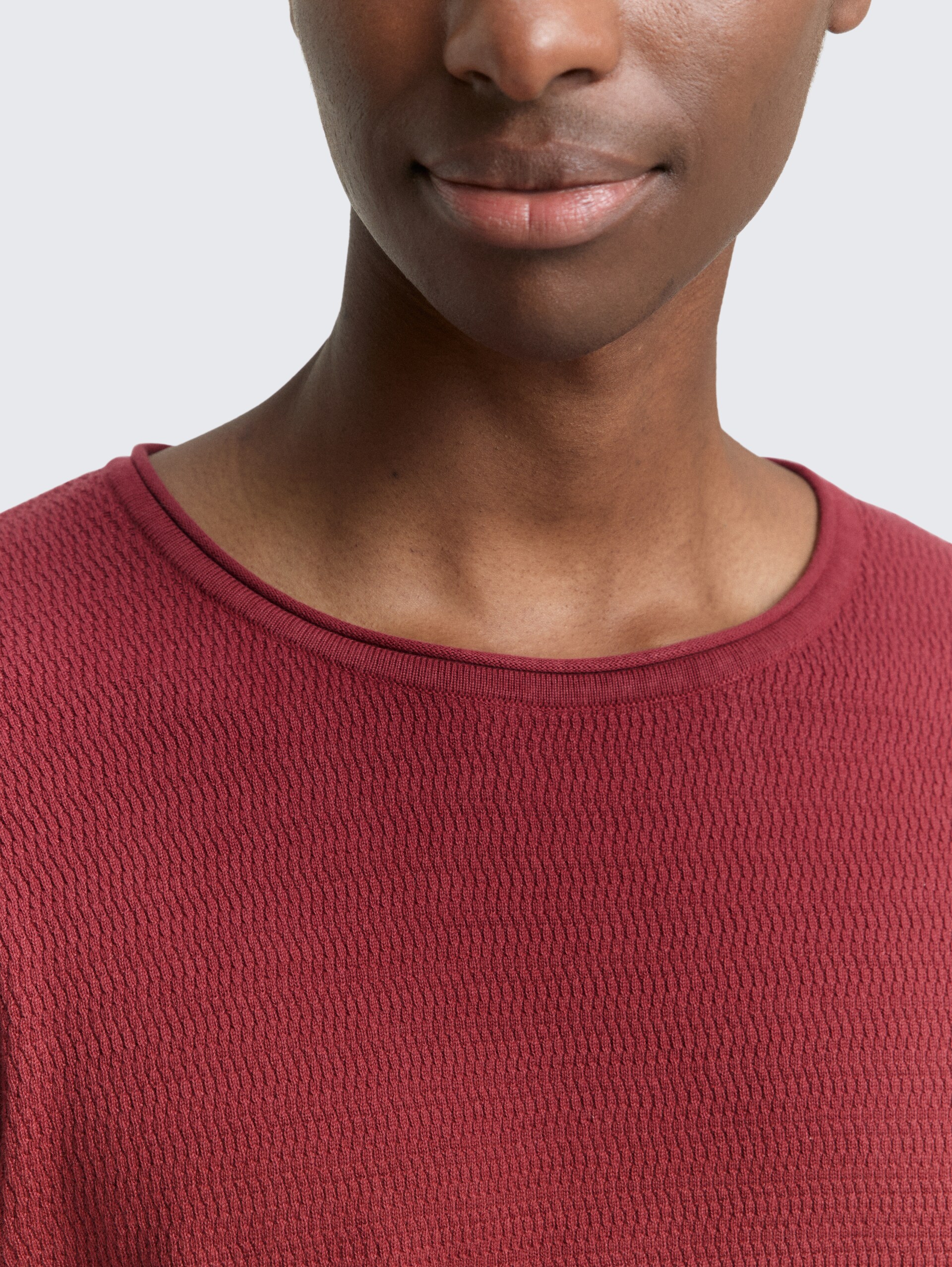 Strickpullover aus Baumwolle - burnt russet - Detail-Model-Ansicht