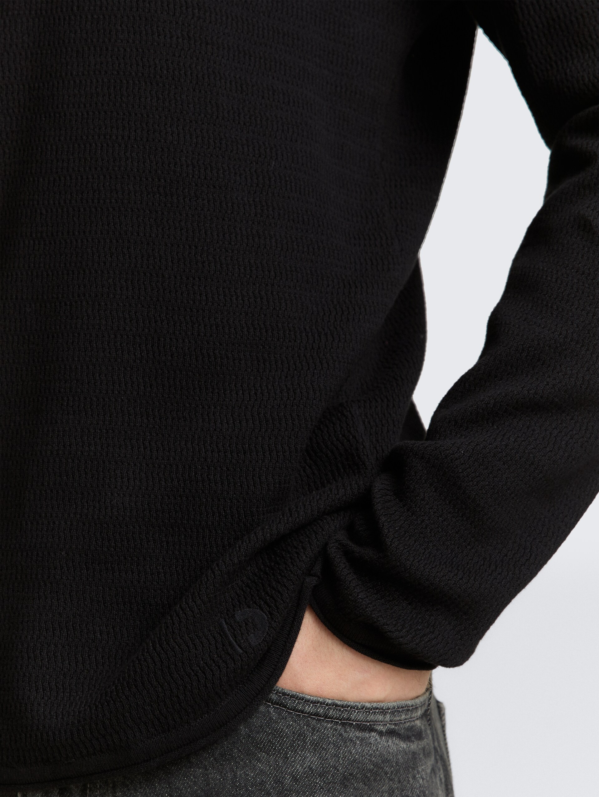 Strickpullover aus Baumwolle - Black - Detail-Model-Ansicht