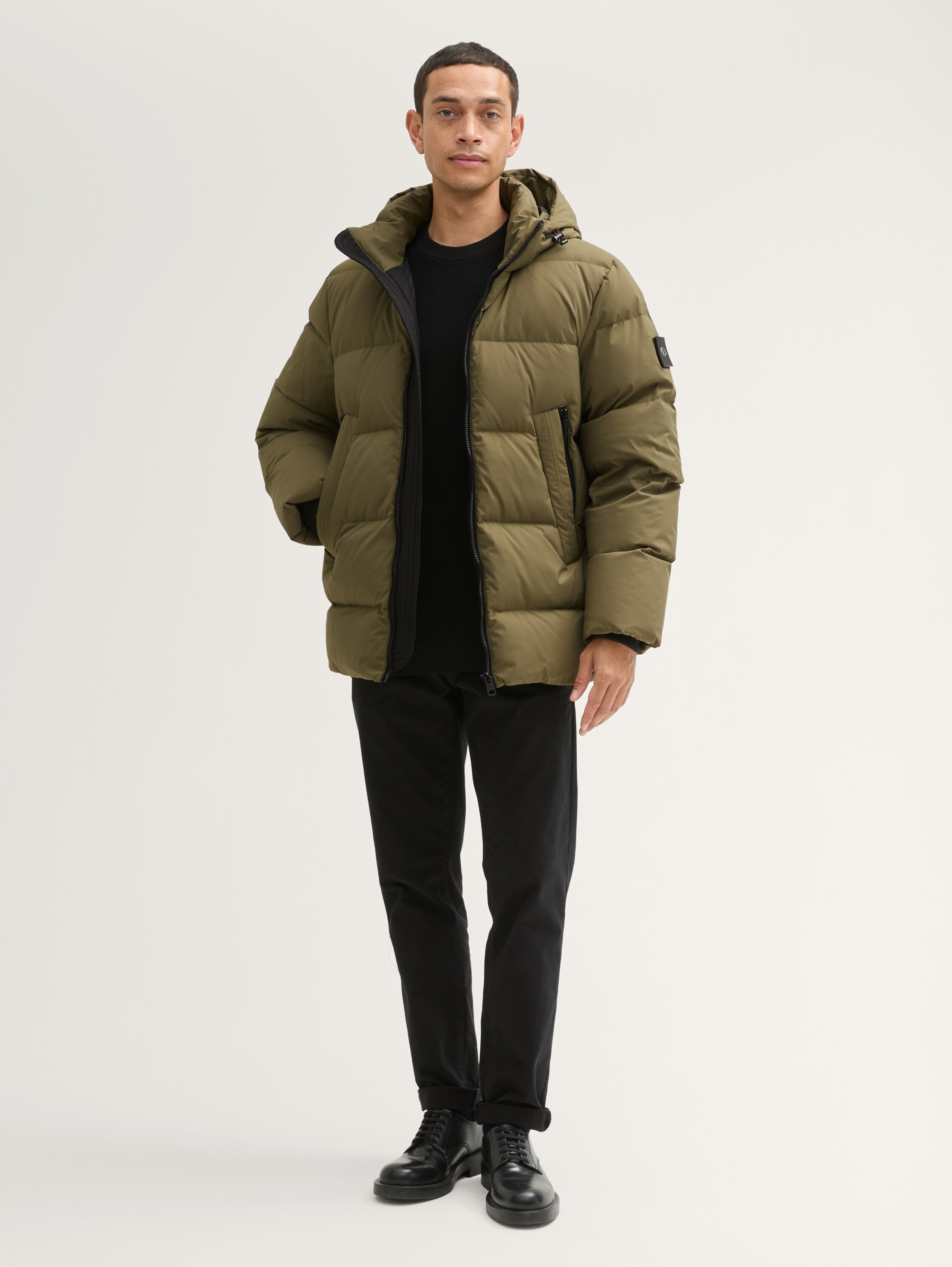 Daunenjacke mit abnehmbarer Kapuze - 1
