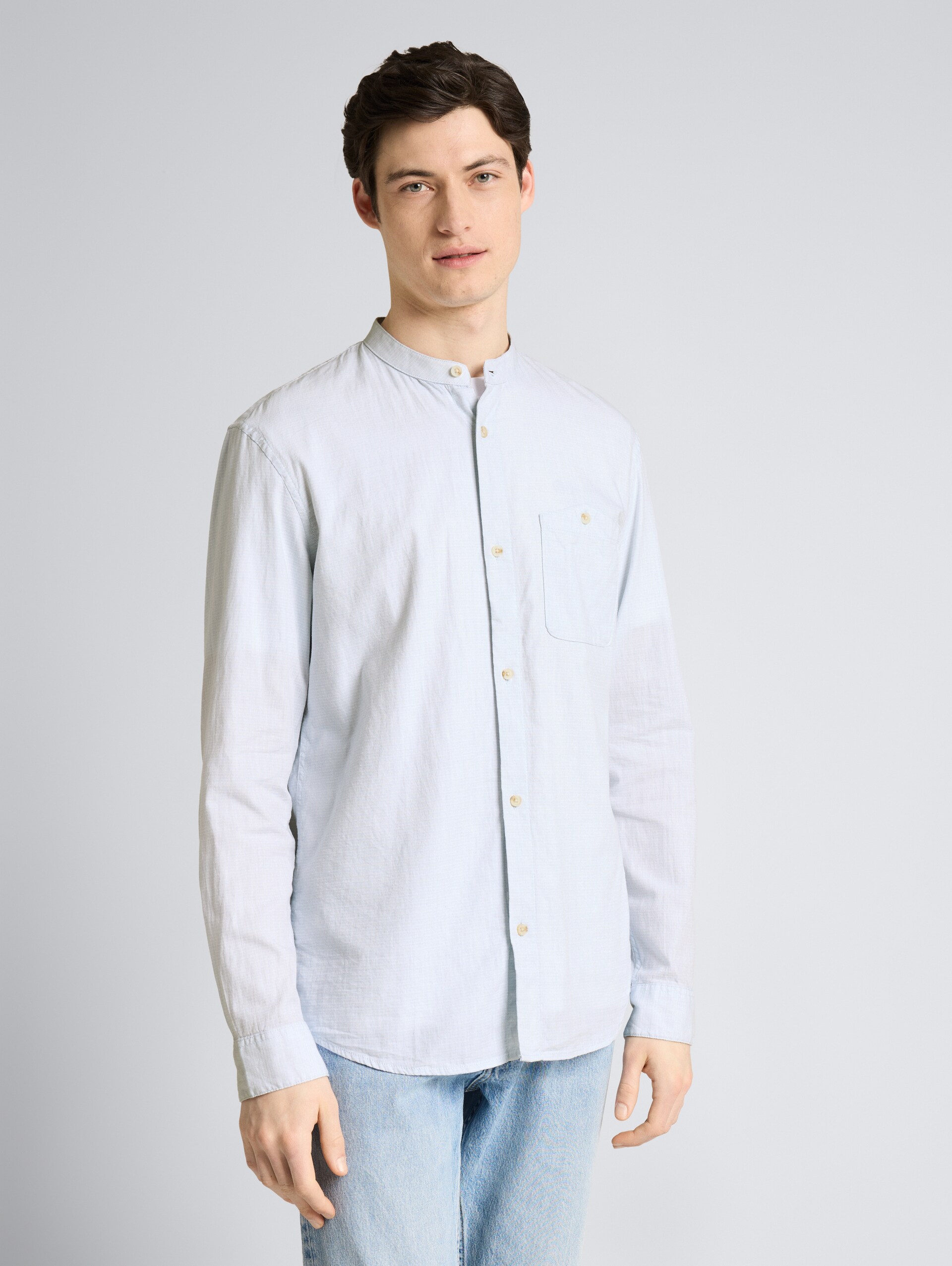 Basic Fit Hemd mit Stehkragen - light herringbone structure - Ausschnitt Model-Vorderansicht