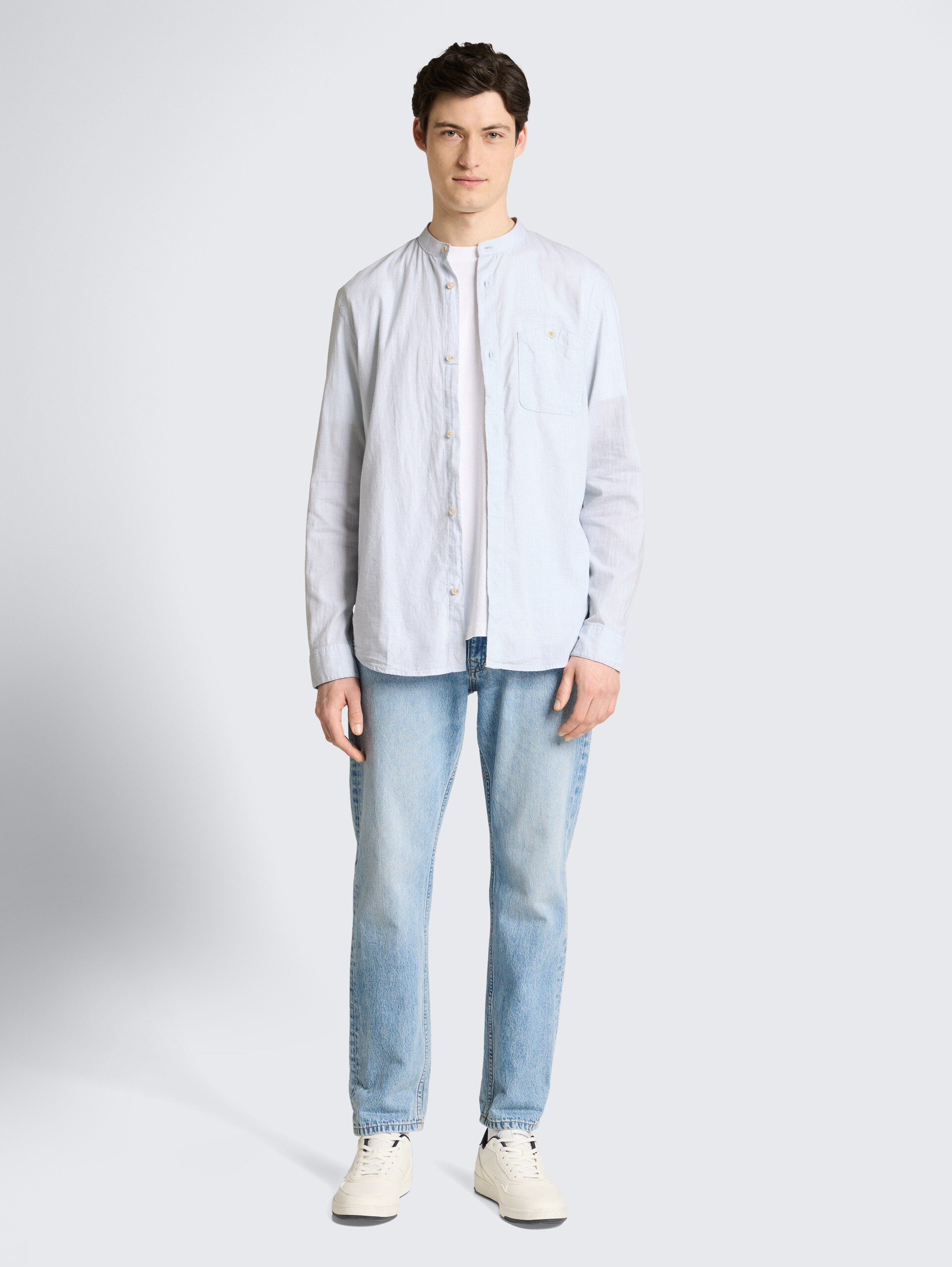Basic Fit Hemd mit Stehkragen - light herringbone structure - Model-Vorderansicht