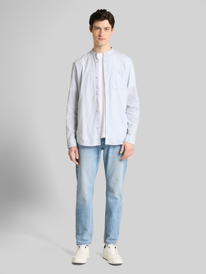 Basic Fit Hemd mit Stehkragen von Denim Male, light herringbone structure