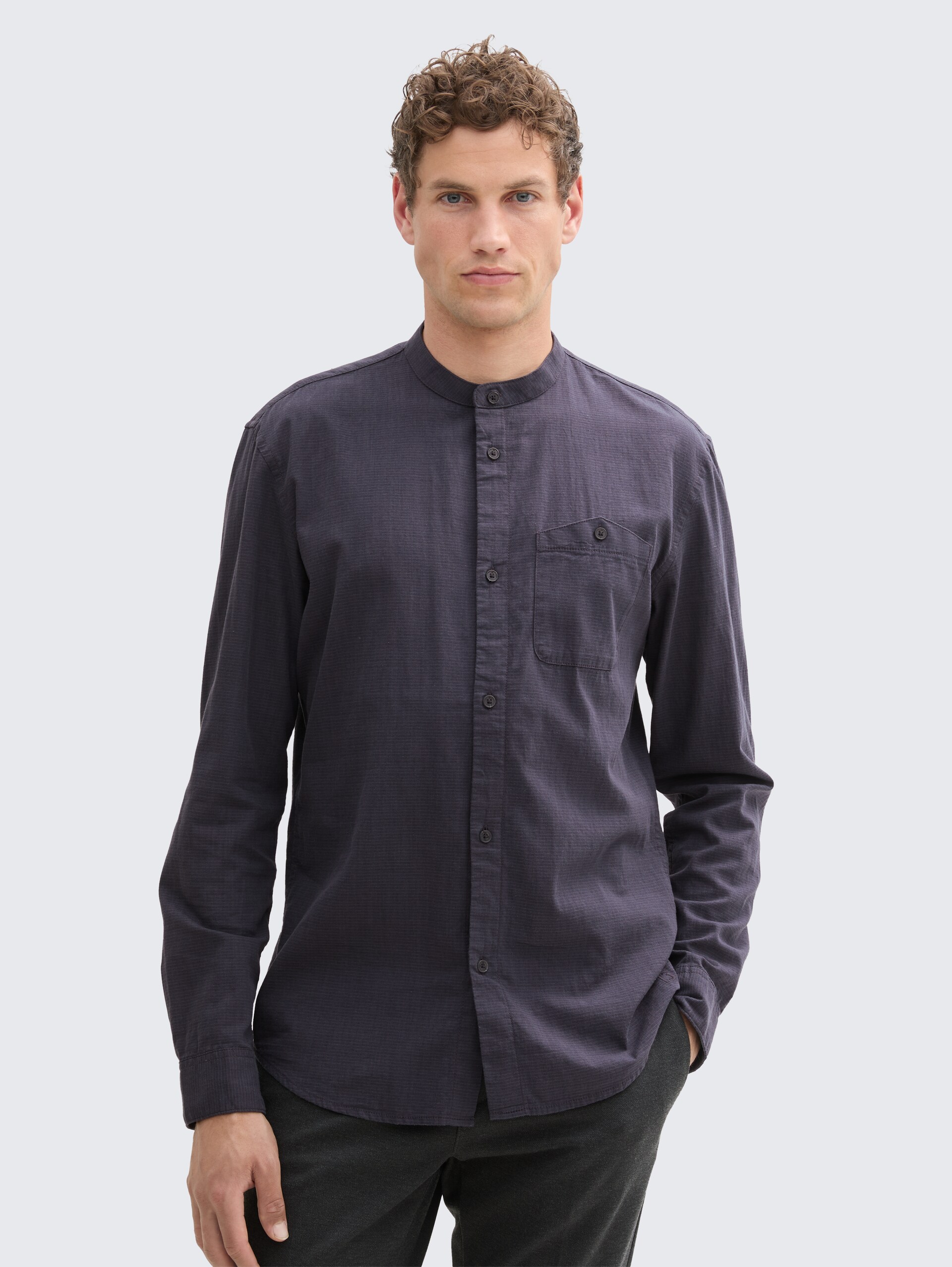 Basic Fit Hemd mit Stehkragen - navy herringbone structure - Ausschnitt Model-Vorderansicht
