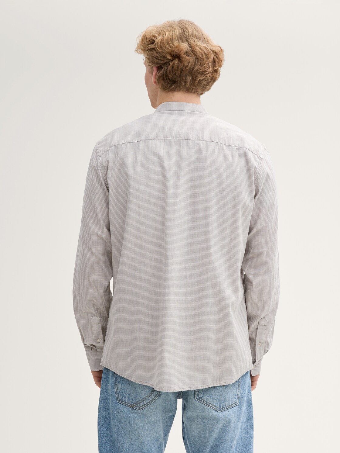 Basic Fit Hemd mit Stehkragen - tree green grid design - Auschnitt Model-Rückansicht