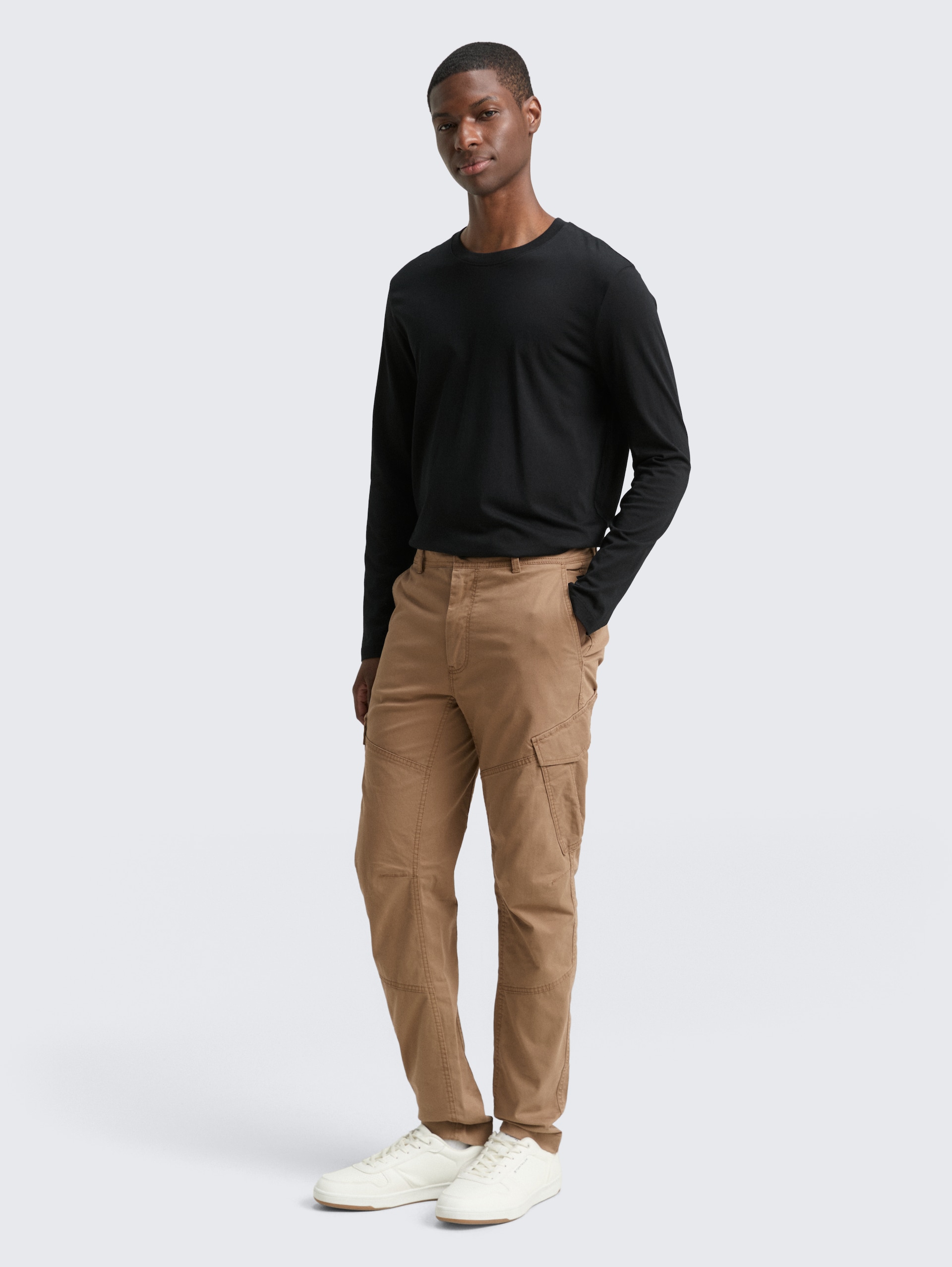 Regular Tapered Cargo Hose - Caribou Beige - Model-Vorderansicht