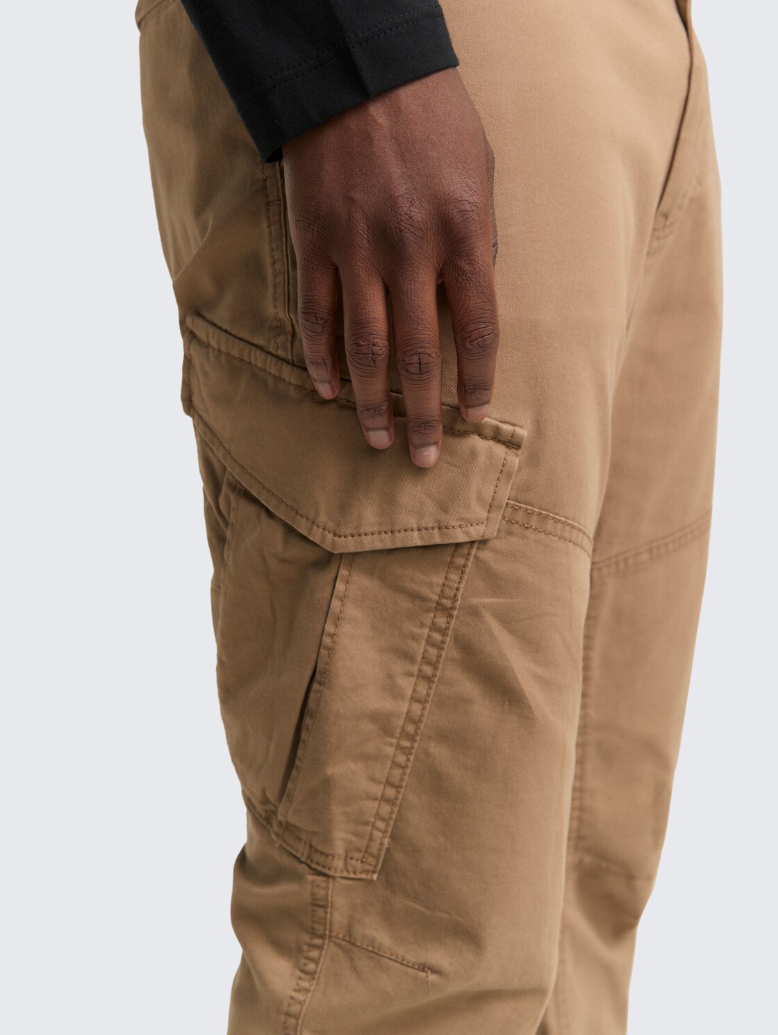 Regular Tapered Cargo Hose - Caribou Beige - Detail-Model-Ansicht