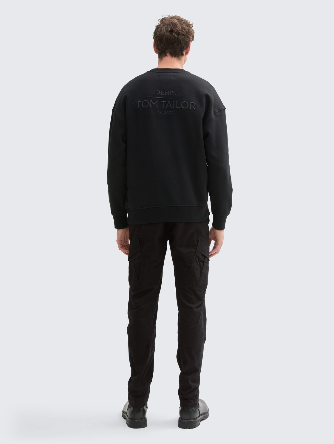 Regular Tapered Cargo Hose - Black - Auschnitt Model-Rückansicht