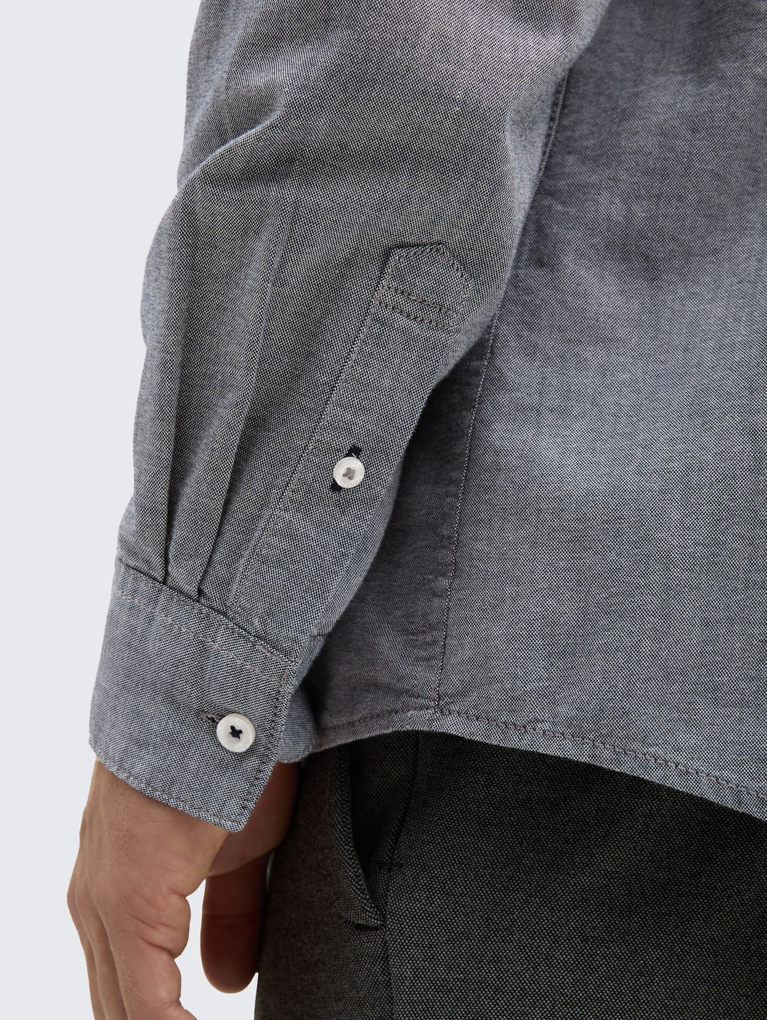 Regular Fit Hemd mit Brusttasche - navy chambray - Detail-Model-Ansicht