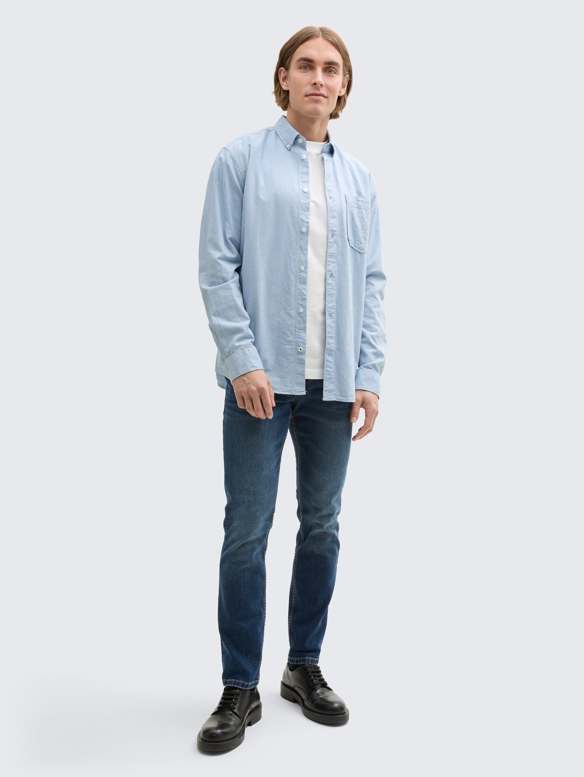 Regular Fit Hemd mit Brusttasche - light blue chambray - Model-Vorderansicht