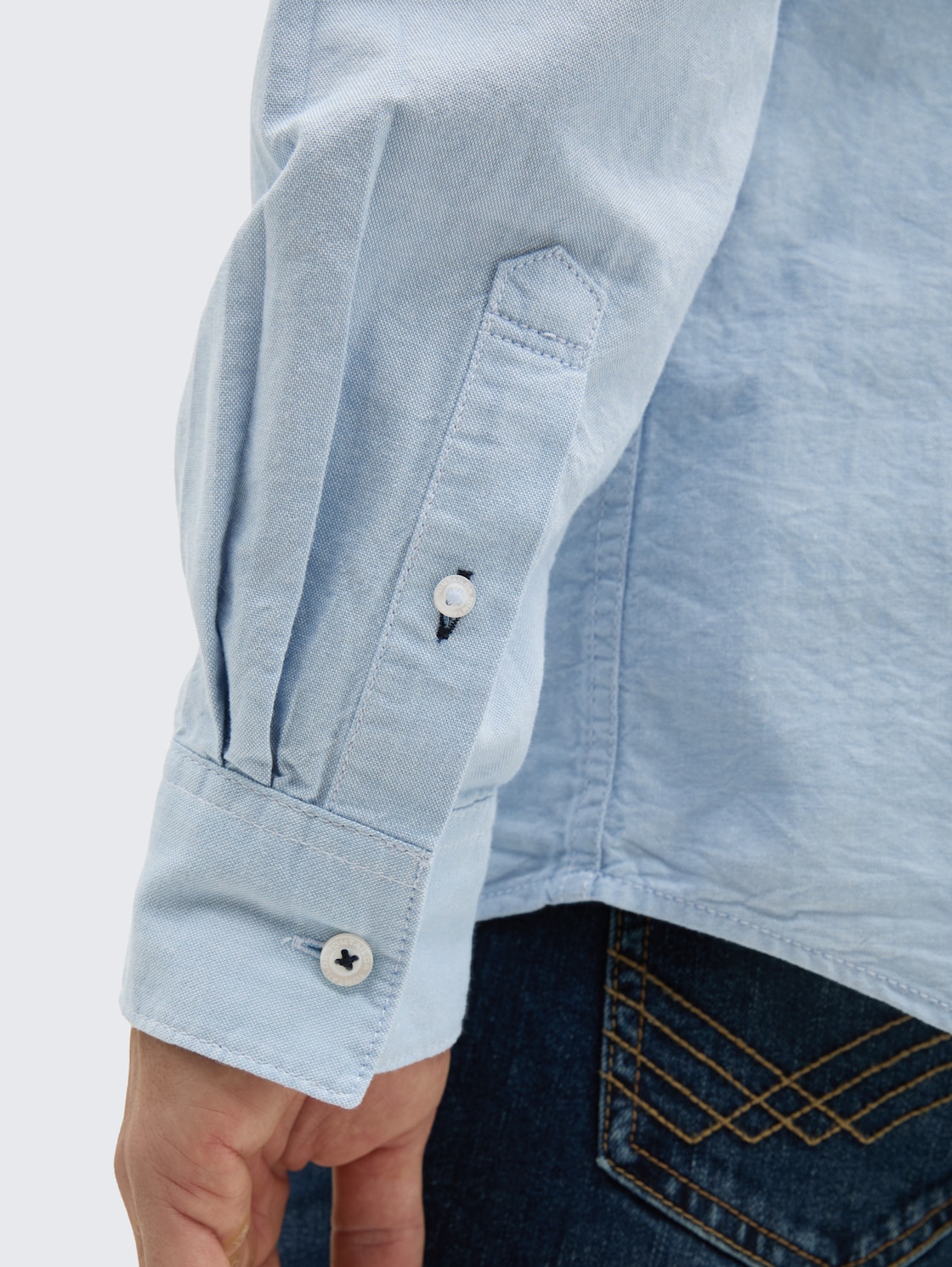 Regular Fit Hemd mit Brusttasche - light blue chambray - Detail-Model-Ansicht