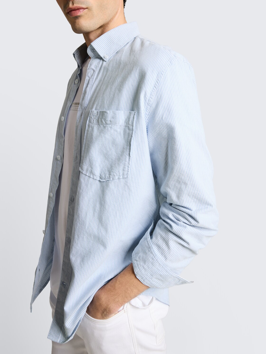Regular Fit Hemd mit Brusttasche - white light blue stripe - Detail-Model-Ansicht