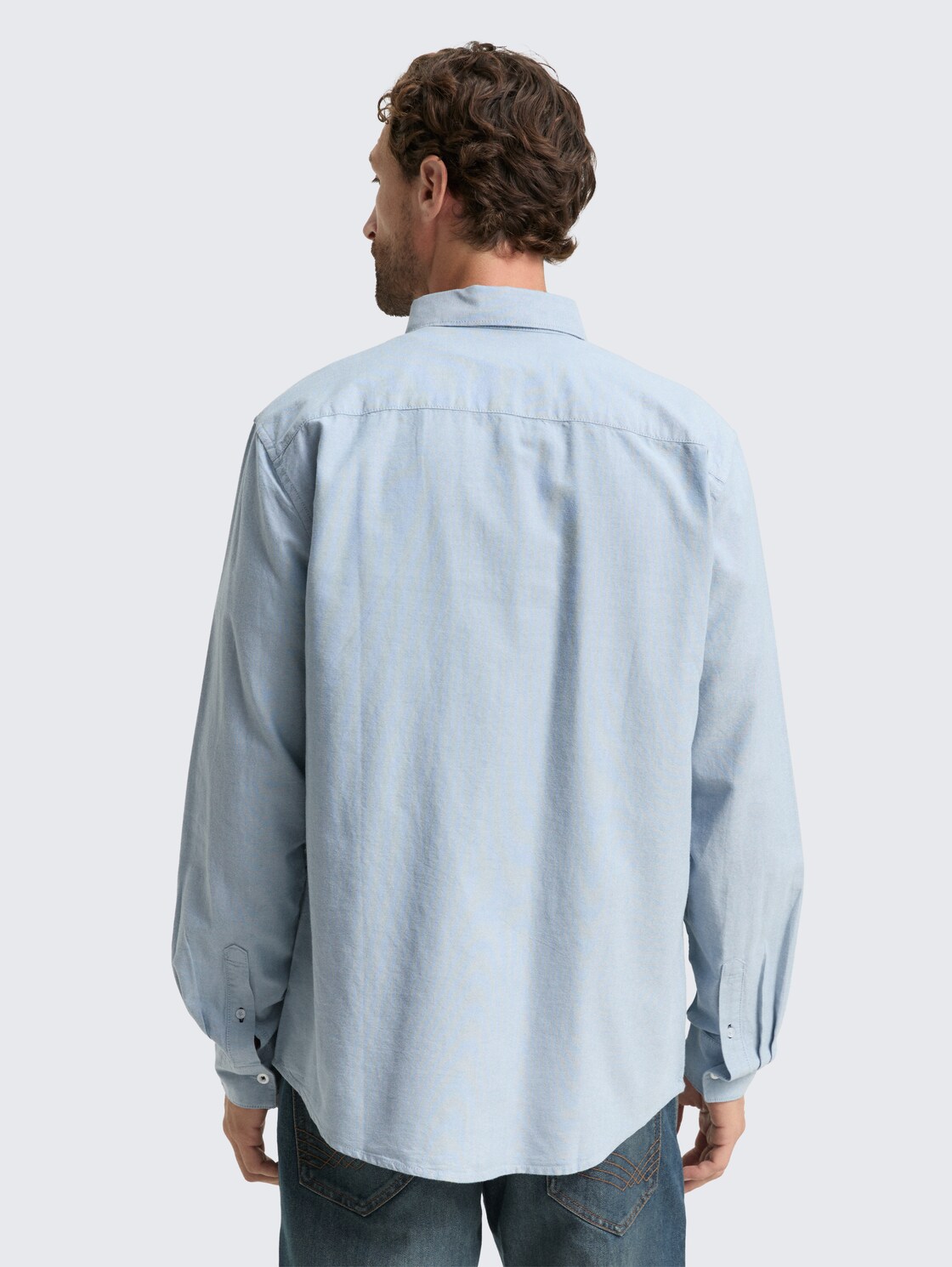 Regular Fit Hemd mit Brusttasche - light blue white chambray - Auschnitt Model-Rückansicht