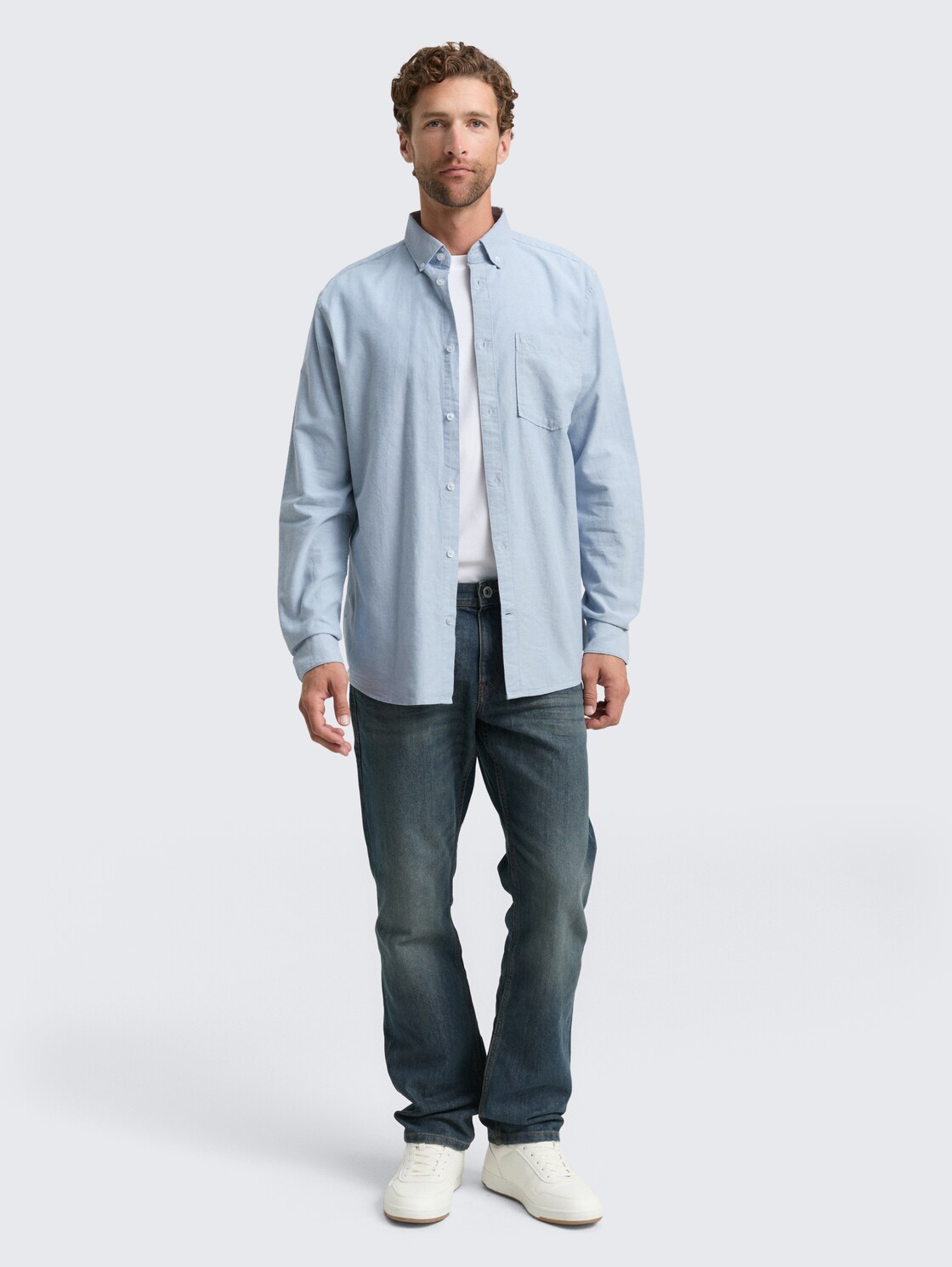 Regular Fit Hemd mit Brusttasche - light blue white chambray - Model-Vorderansicht