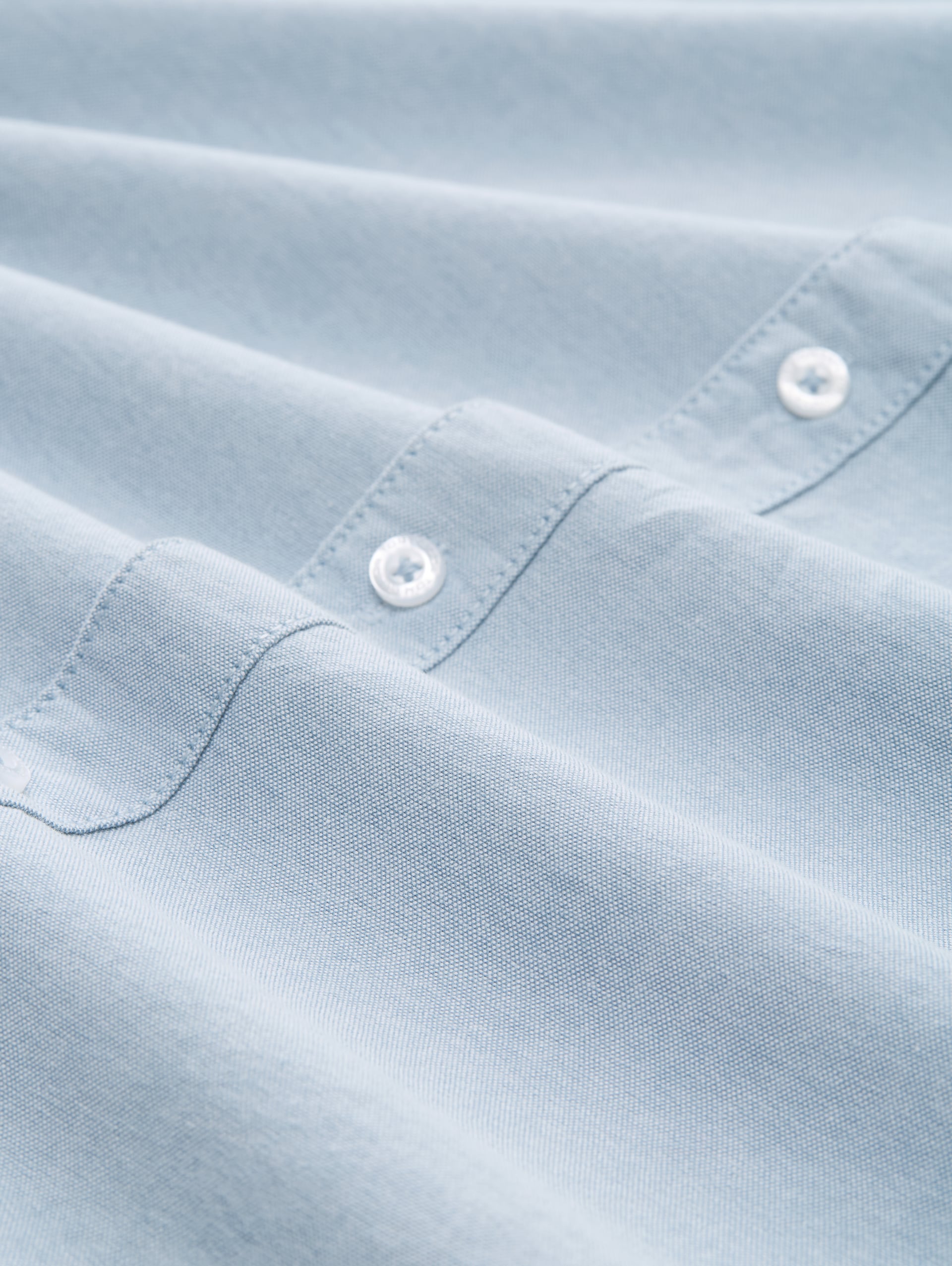 Regular fit shirt with breast pocket - light blue white chambray - Material view