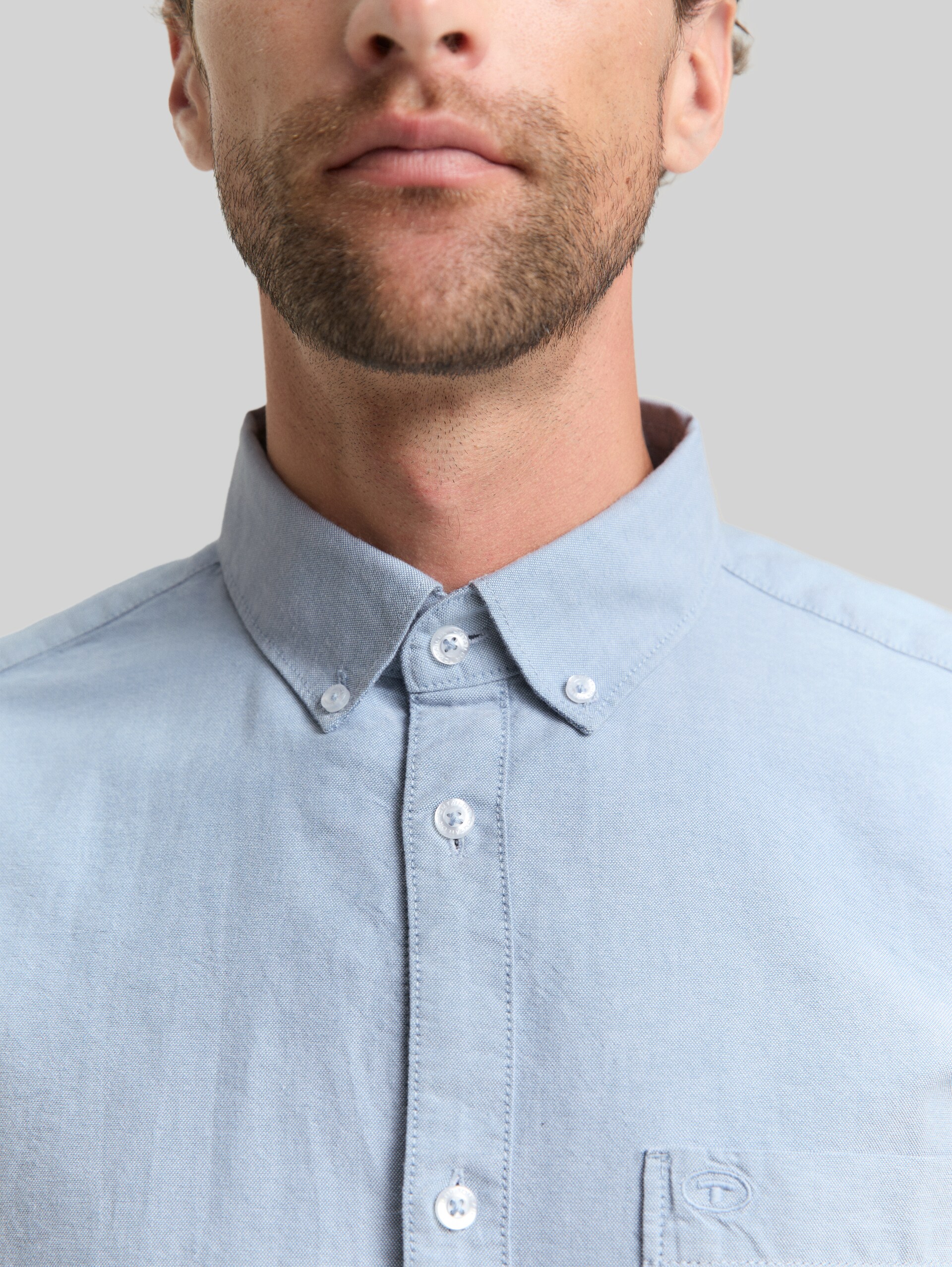 Regular fit shirt with breast pocket - light blue white chambray - Detail model view