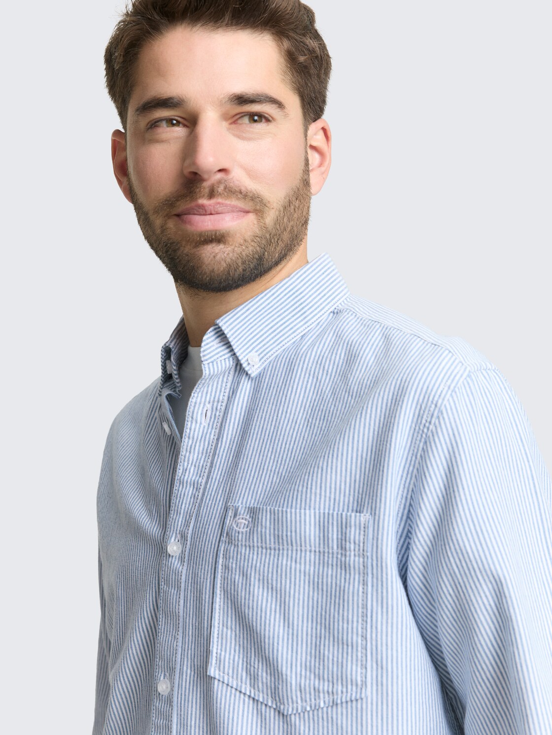 Regular Fit Hemd mit Brusttasche - blue petrol stripe - Detail-Model-Ansicht