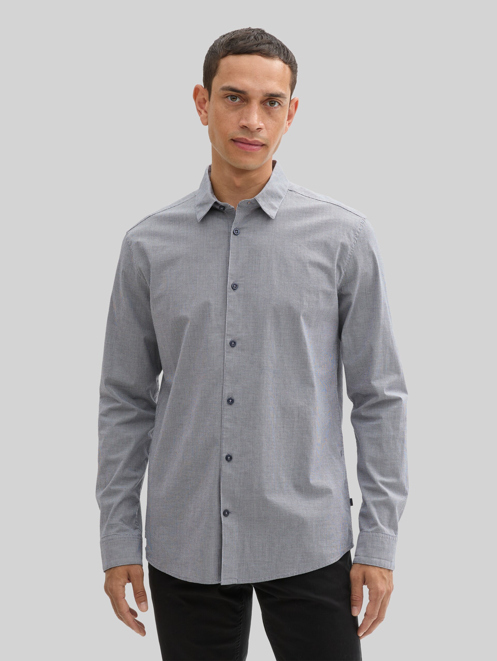 Stretch T-shirt - navy white fine check - Neckline model front view