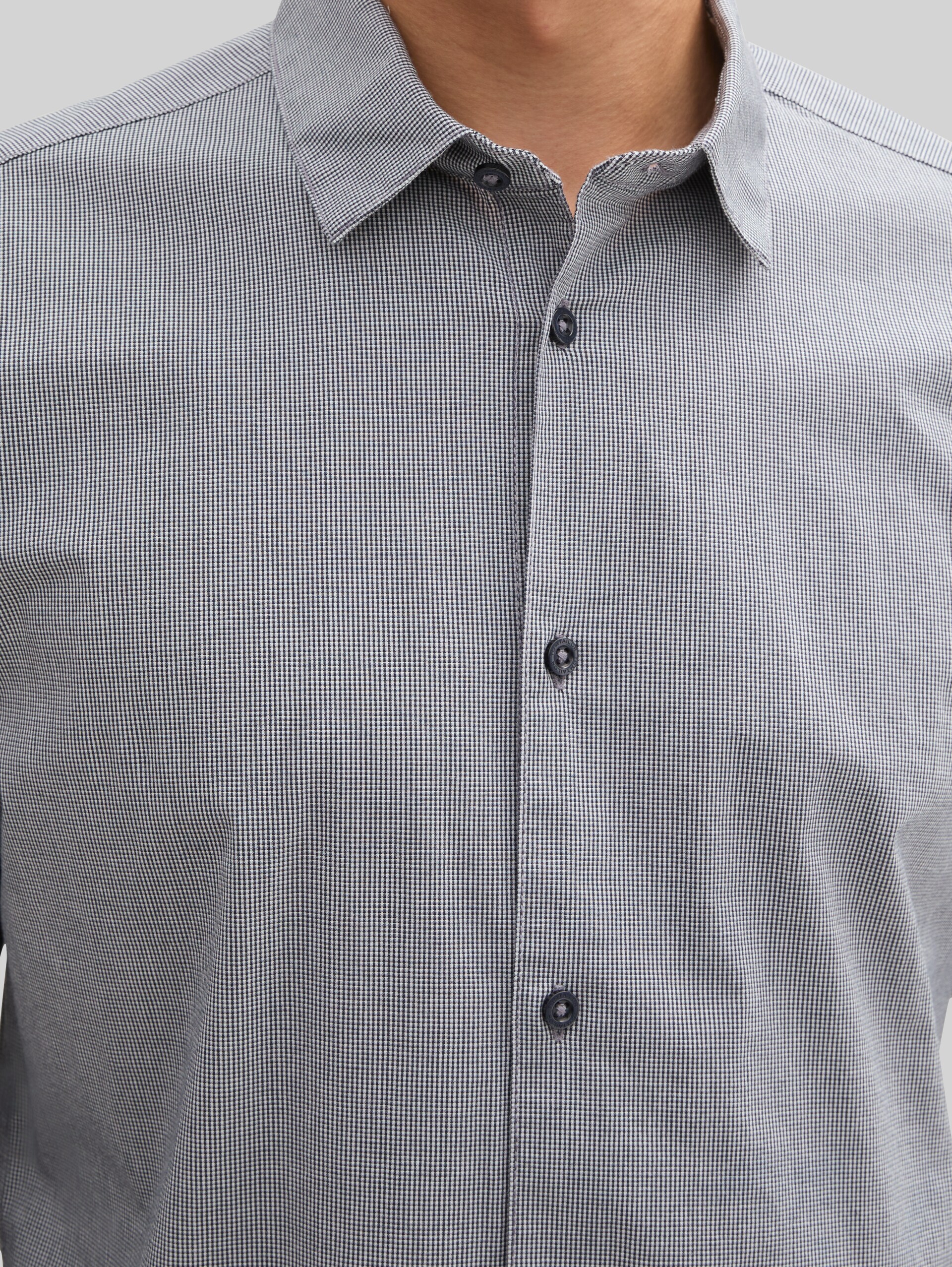 Stretch T-shirt - navy white fine check - Detail model view