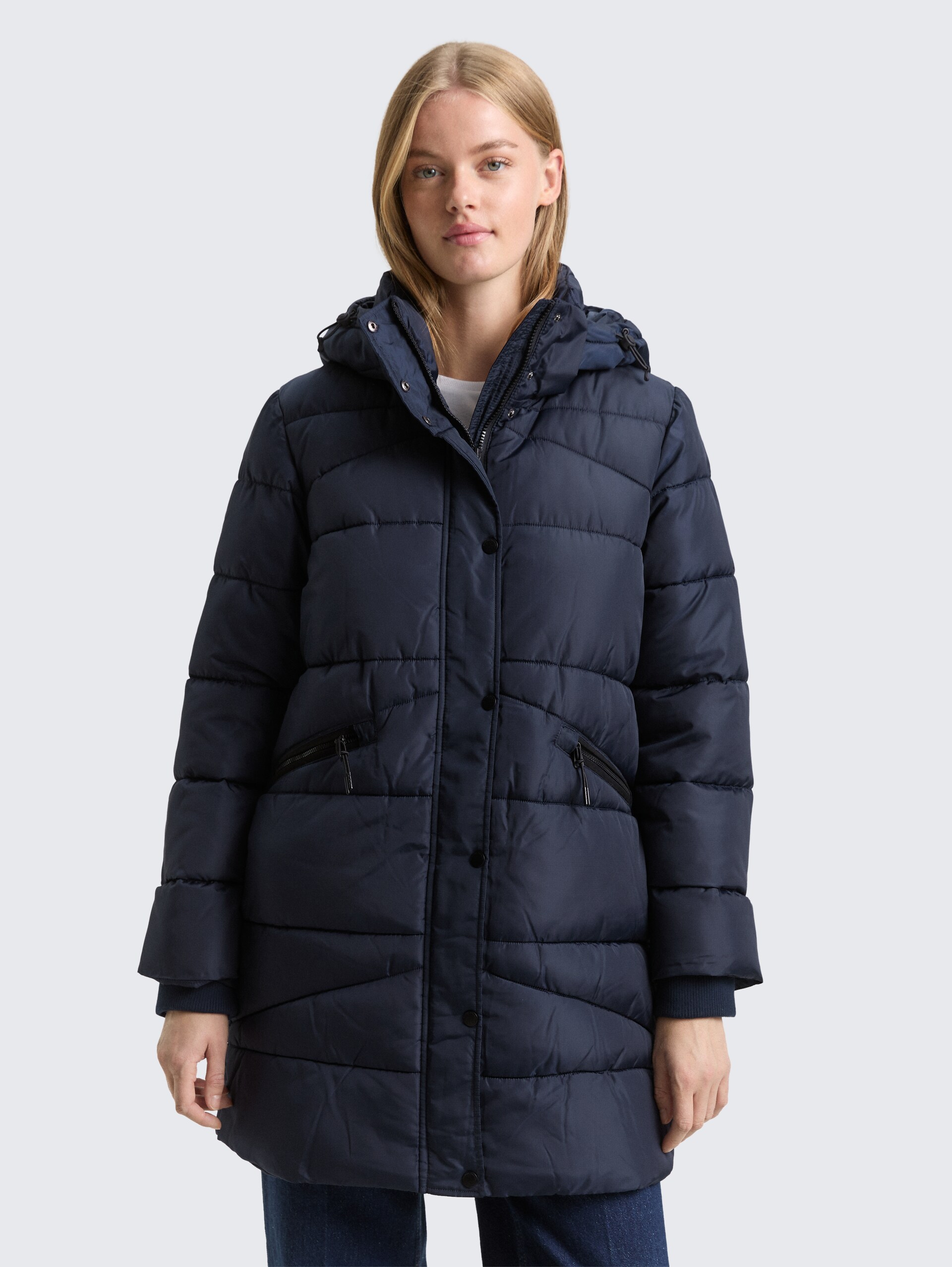 Puffermantel mit abnehmbarer Kapuze - Sky Captain Blue - Model-Vorderansicht