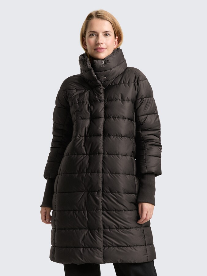 Pufferjas met opstaande kraag door Women, deep black