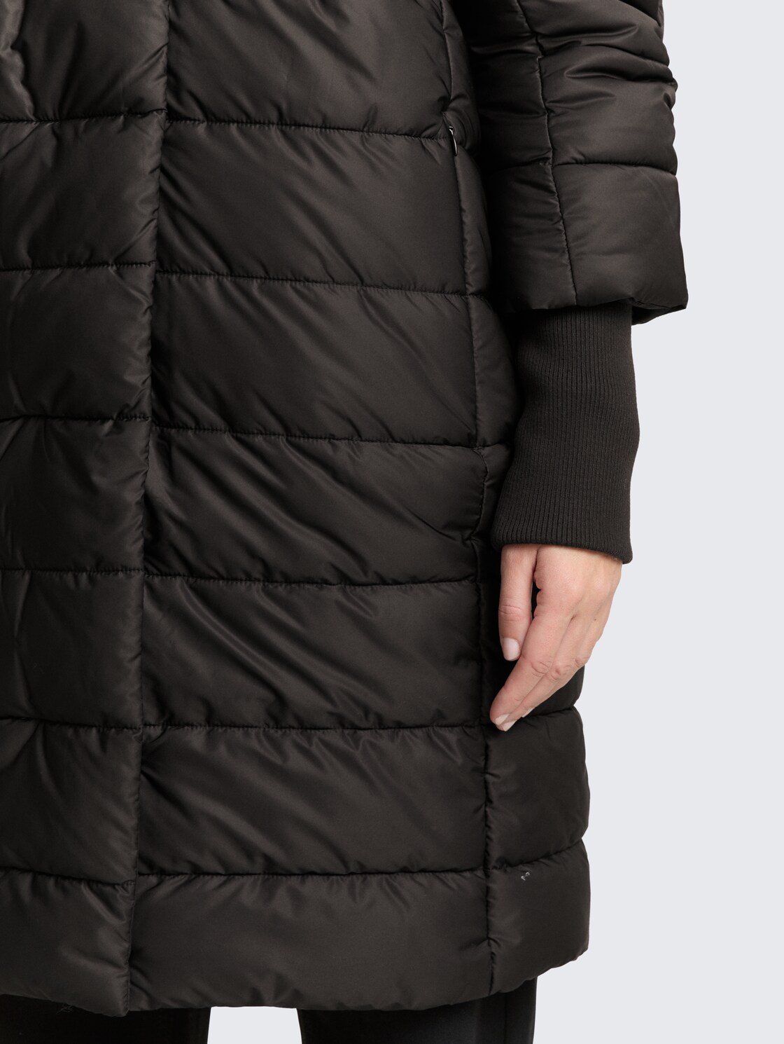 Puffermantel mit Stehkragen - deep black - Detail-Model-Ansicht