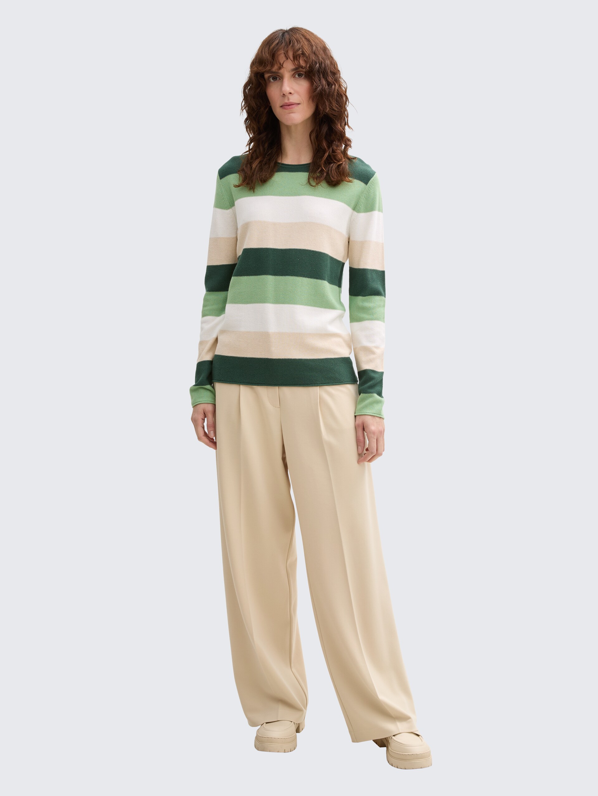 Strickpullover mit Rundhalsausschnitt - green beige block stripe - Model-Vorderansicht