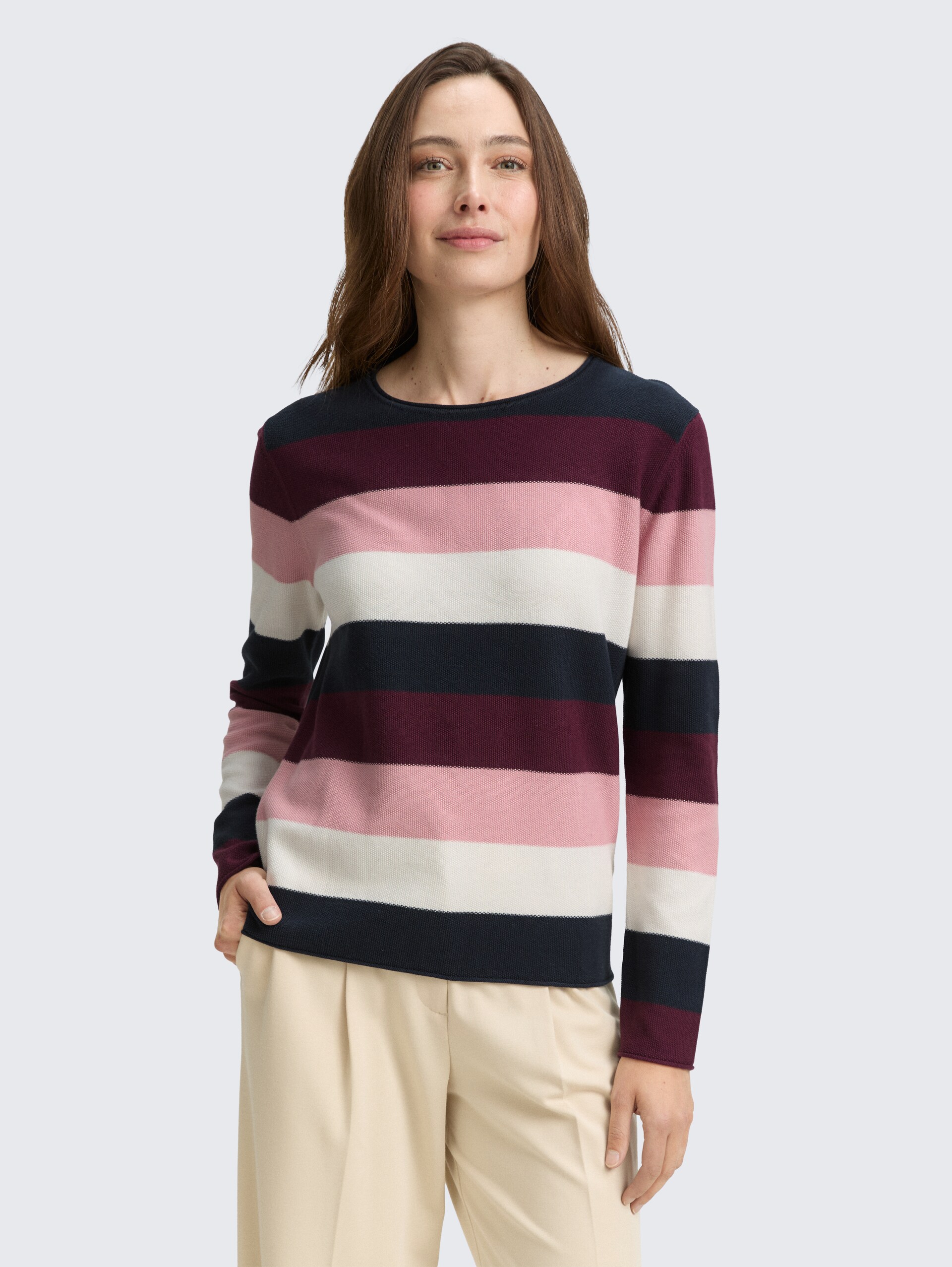 Strickpullover mit Rundhalsausschnitt - big rose knit stripe - Ausschnitt Model-Vorderansicht