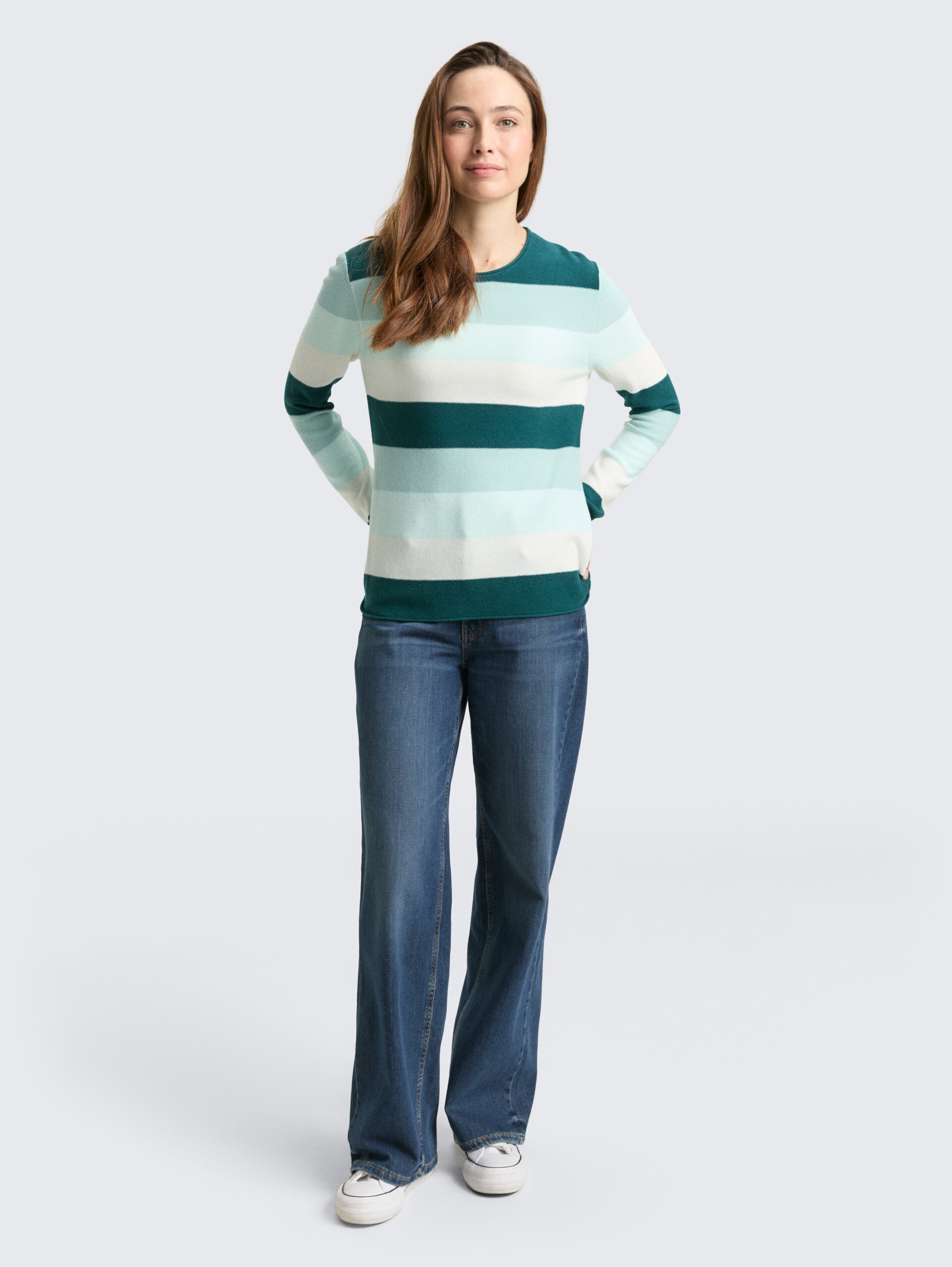 Strickpullover mit Rundhalsausschnitt - green mint white stripe - Model-Vorderansicht