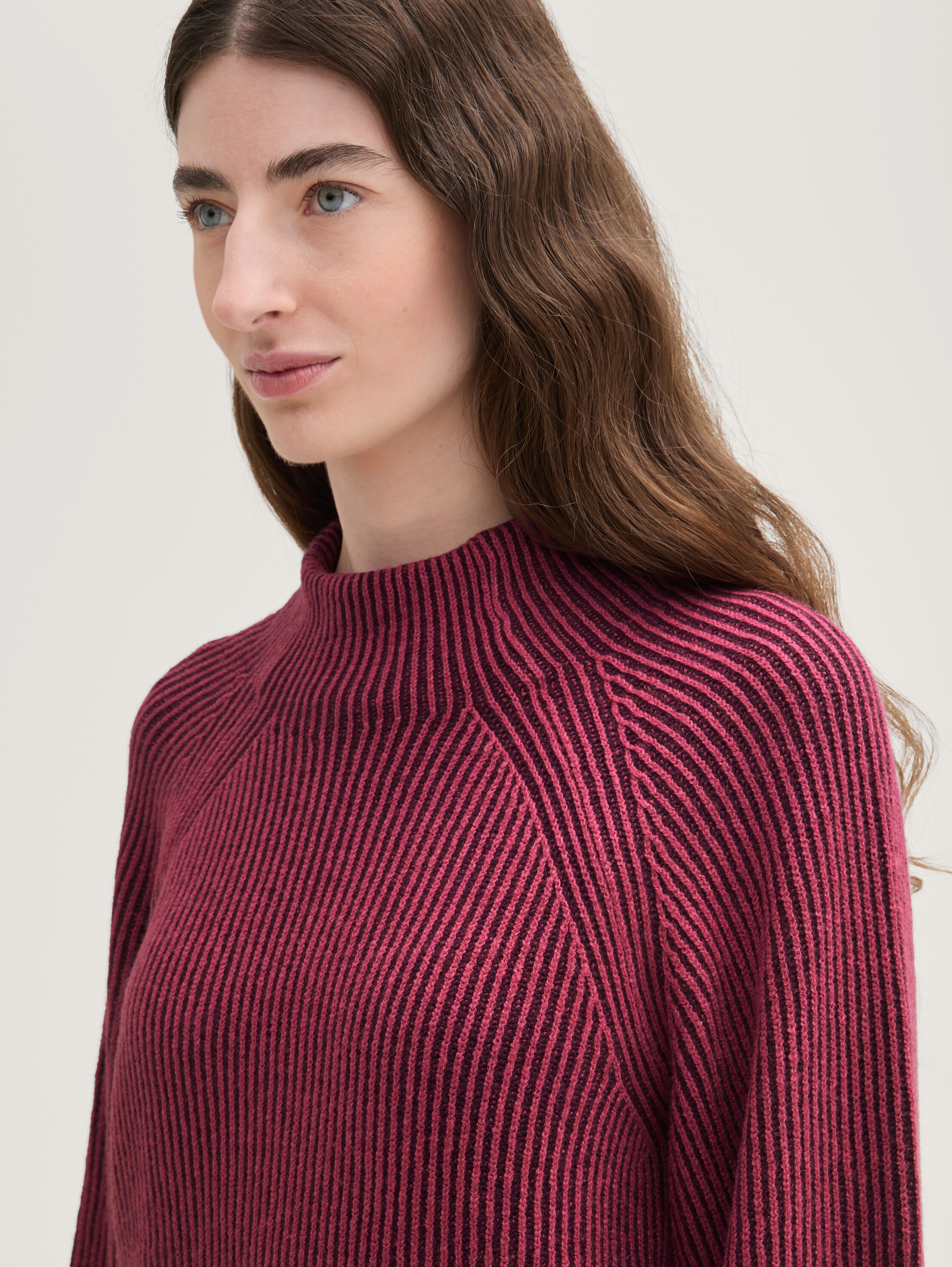 Gerippter Pullover mit Stehkragen - blackberry_rib_structure - 