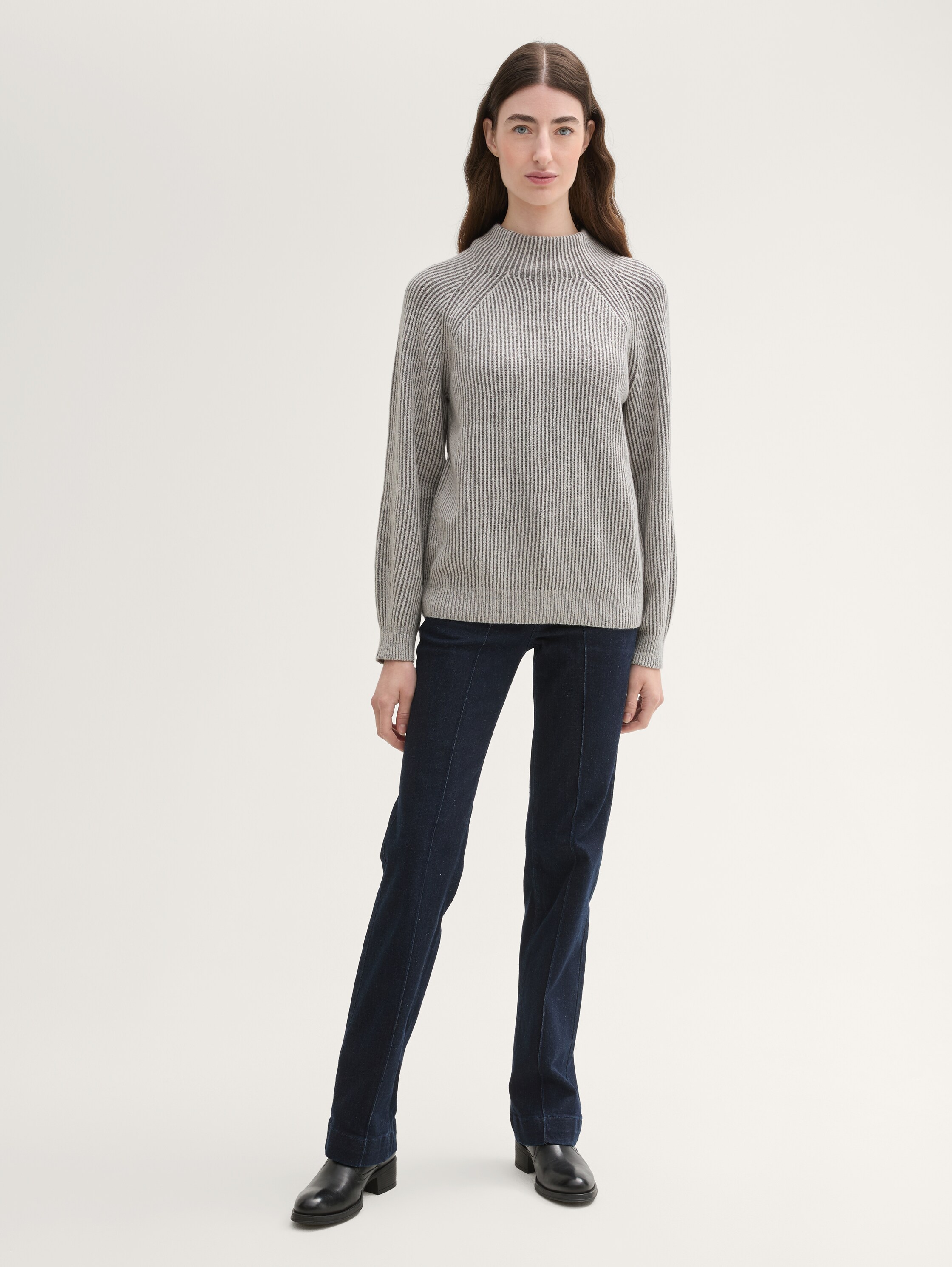 Gerippter Pullover mit Stehkragen - explicit_grey_rib_structure - 
