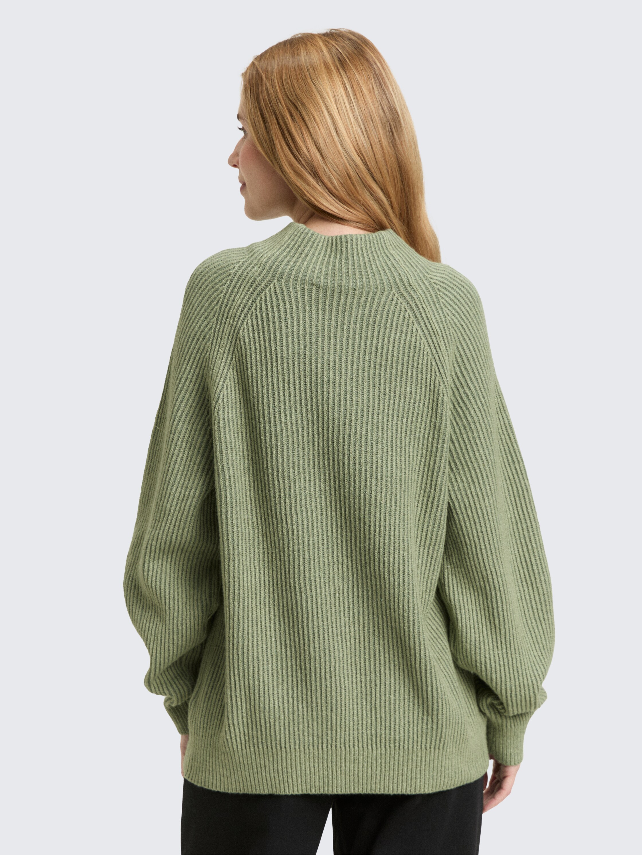 Gerippter Pullover mit Stehkragen - pale_bark_green_rib_structure - 