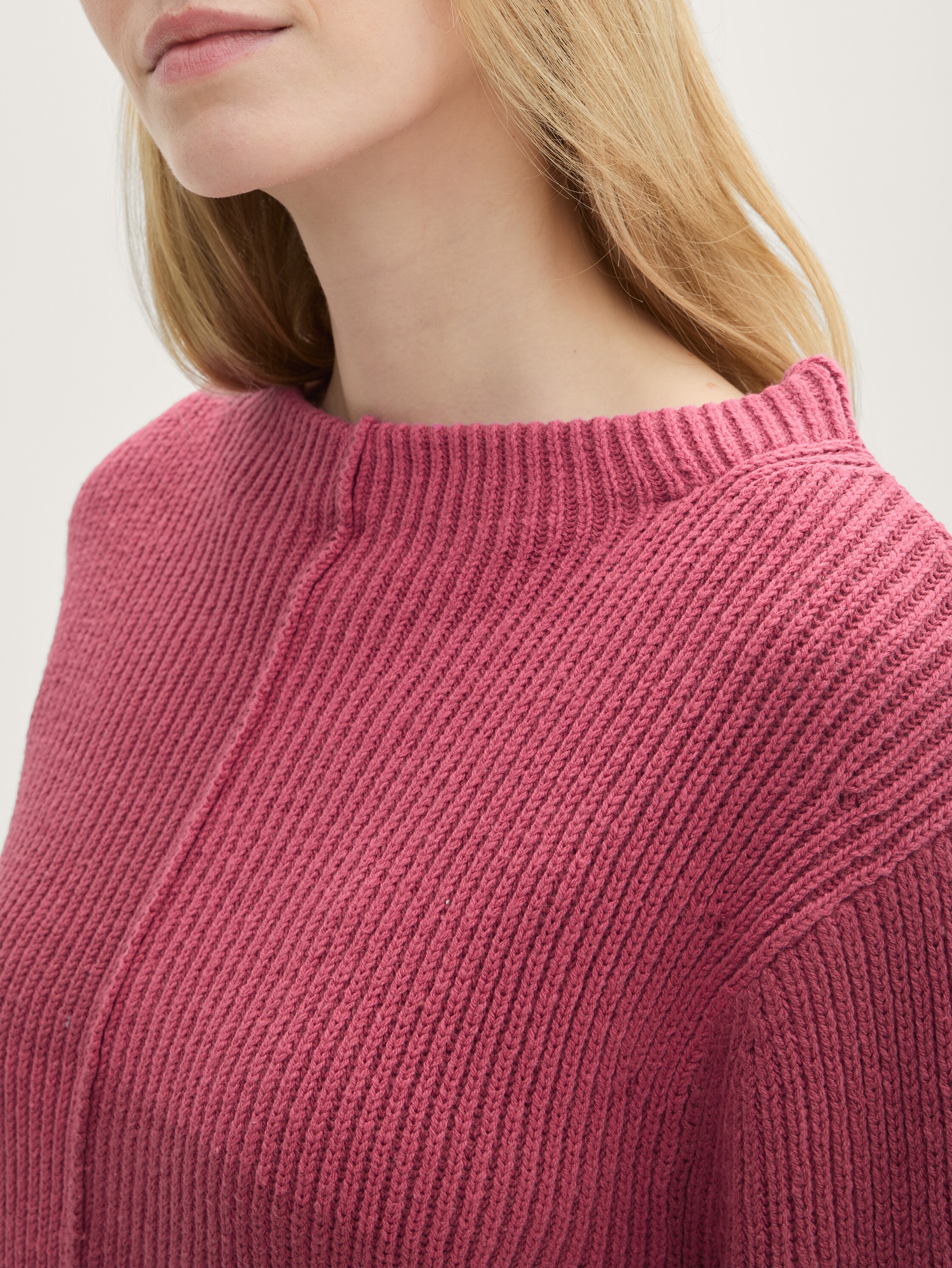 Gestrickter Pullover mit 3/4 Arm - pink_patched_rib_knit - 