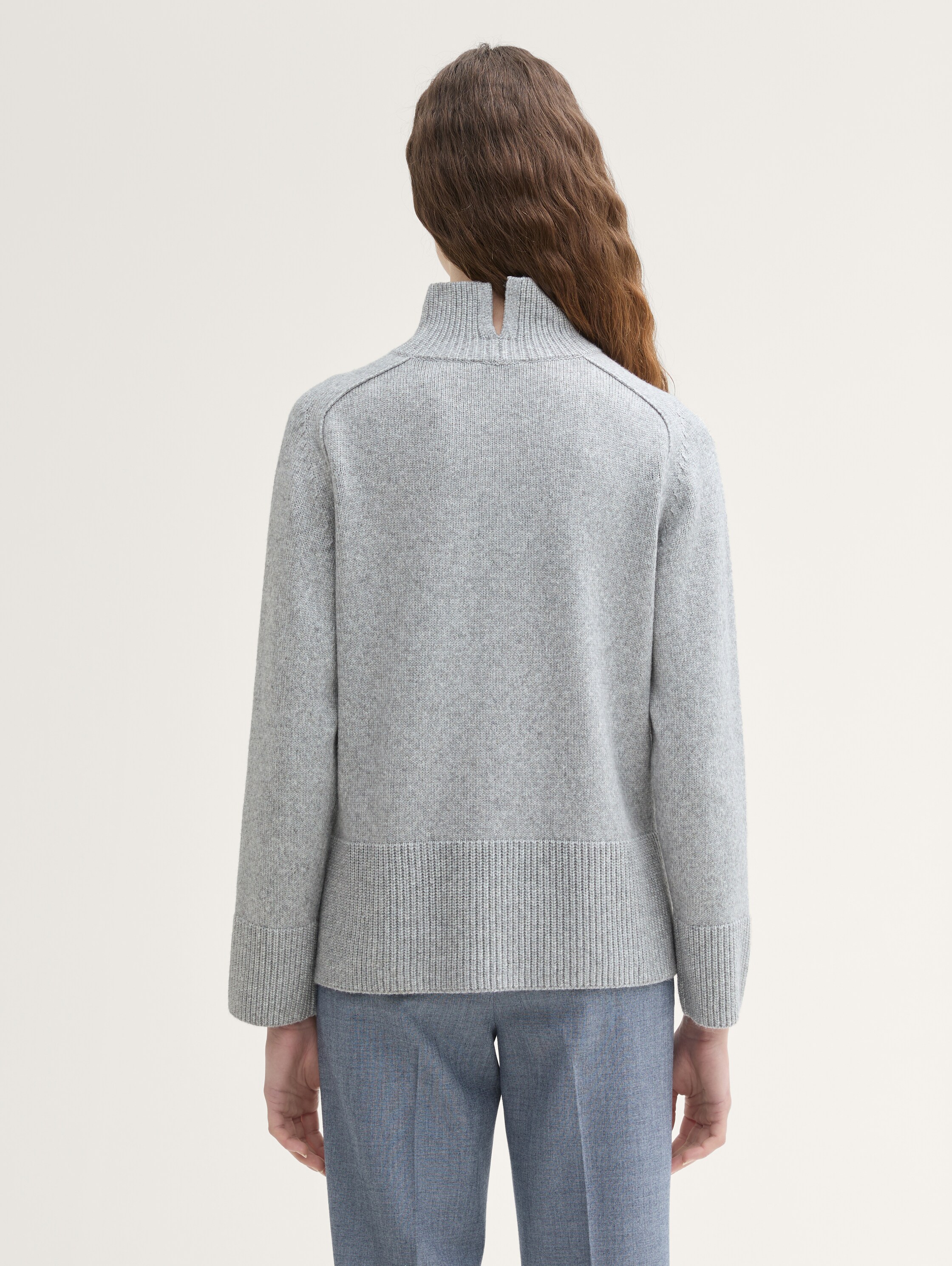 Zachte gebreide trui met opstaande kraag - medium_silver_grey_melange - 