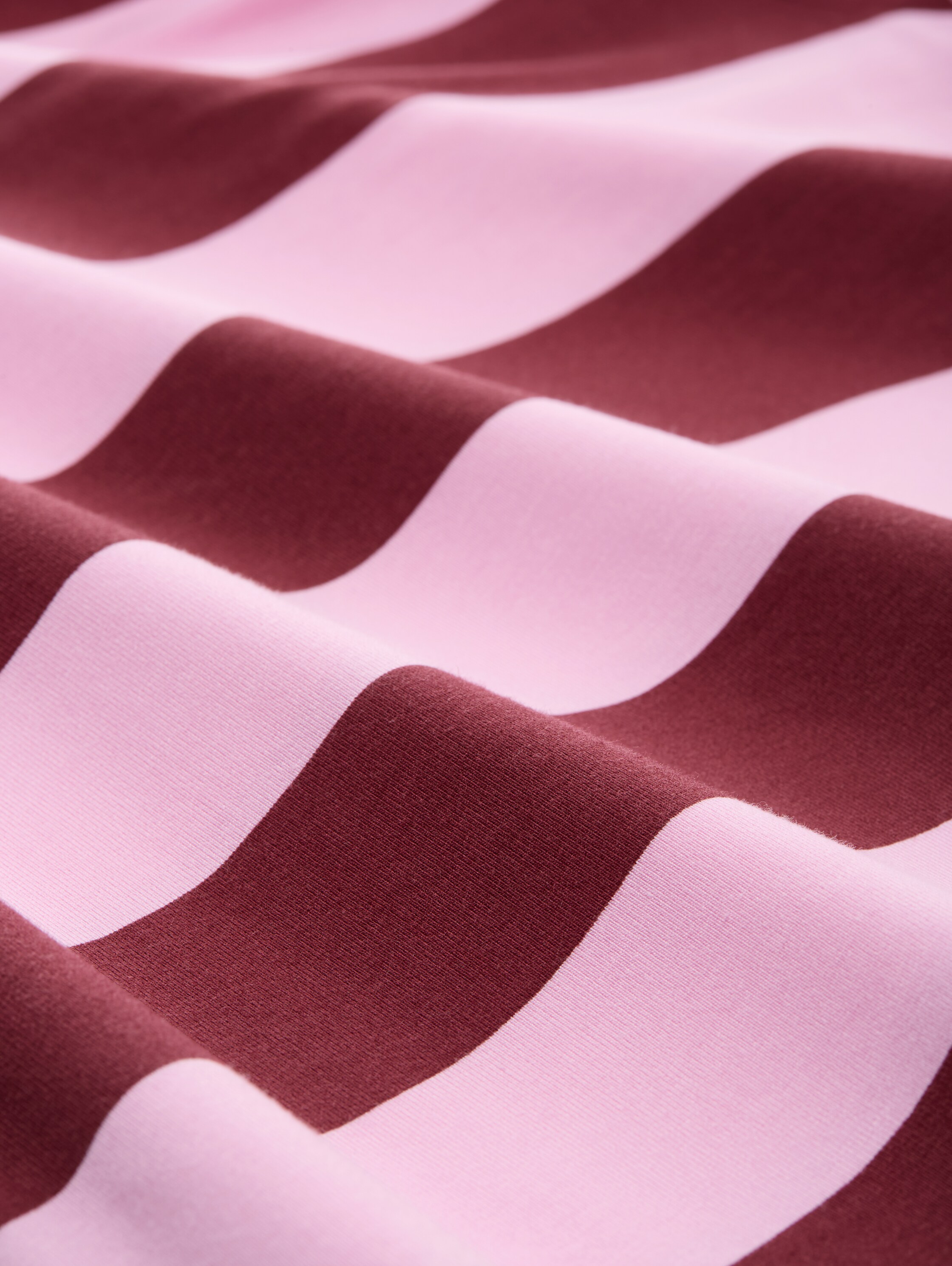 Rollkragen Shirt mit LENZING™ ECOVERO™ - dark red pink stripe - Material-Ansicht